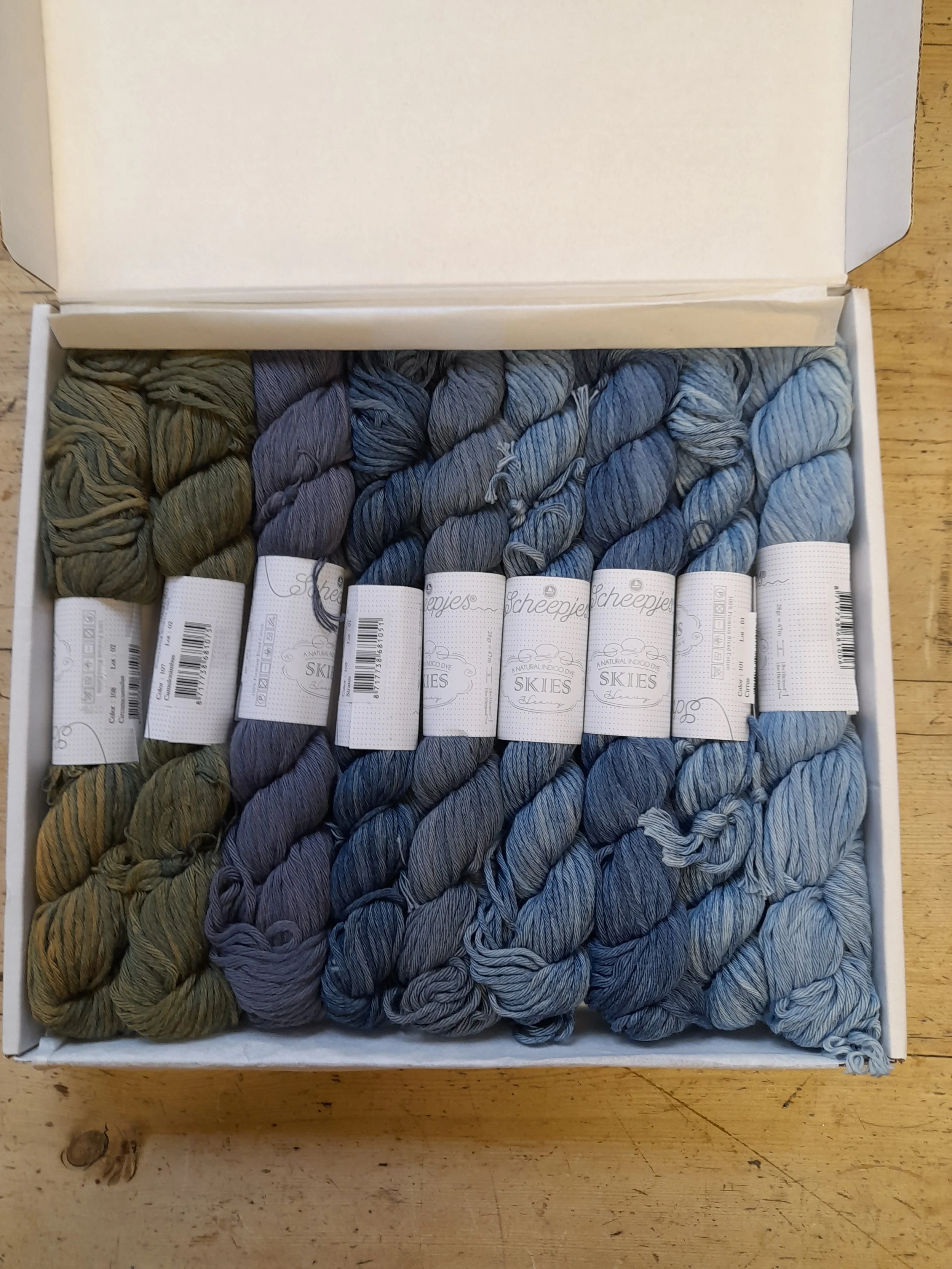 Scheepjes Skies Heavy Cotton indigo dyed sample box 252g.
