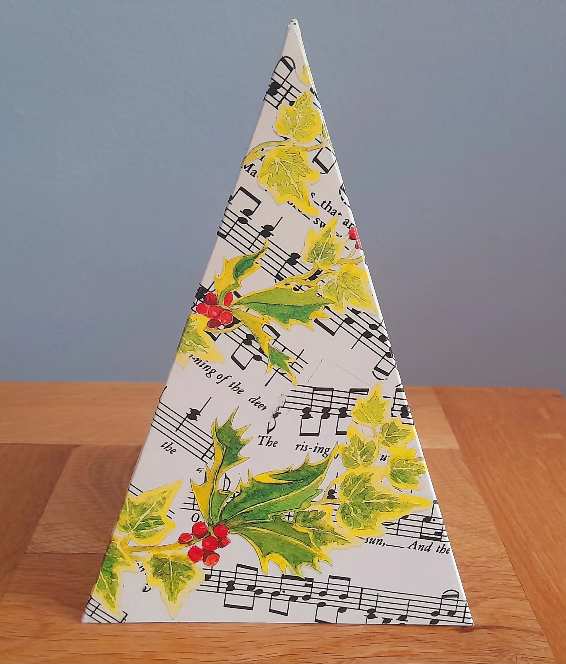 MDU22 The Holly and the Ivy pack of 10 medium Christmas Cards Museum Development
