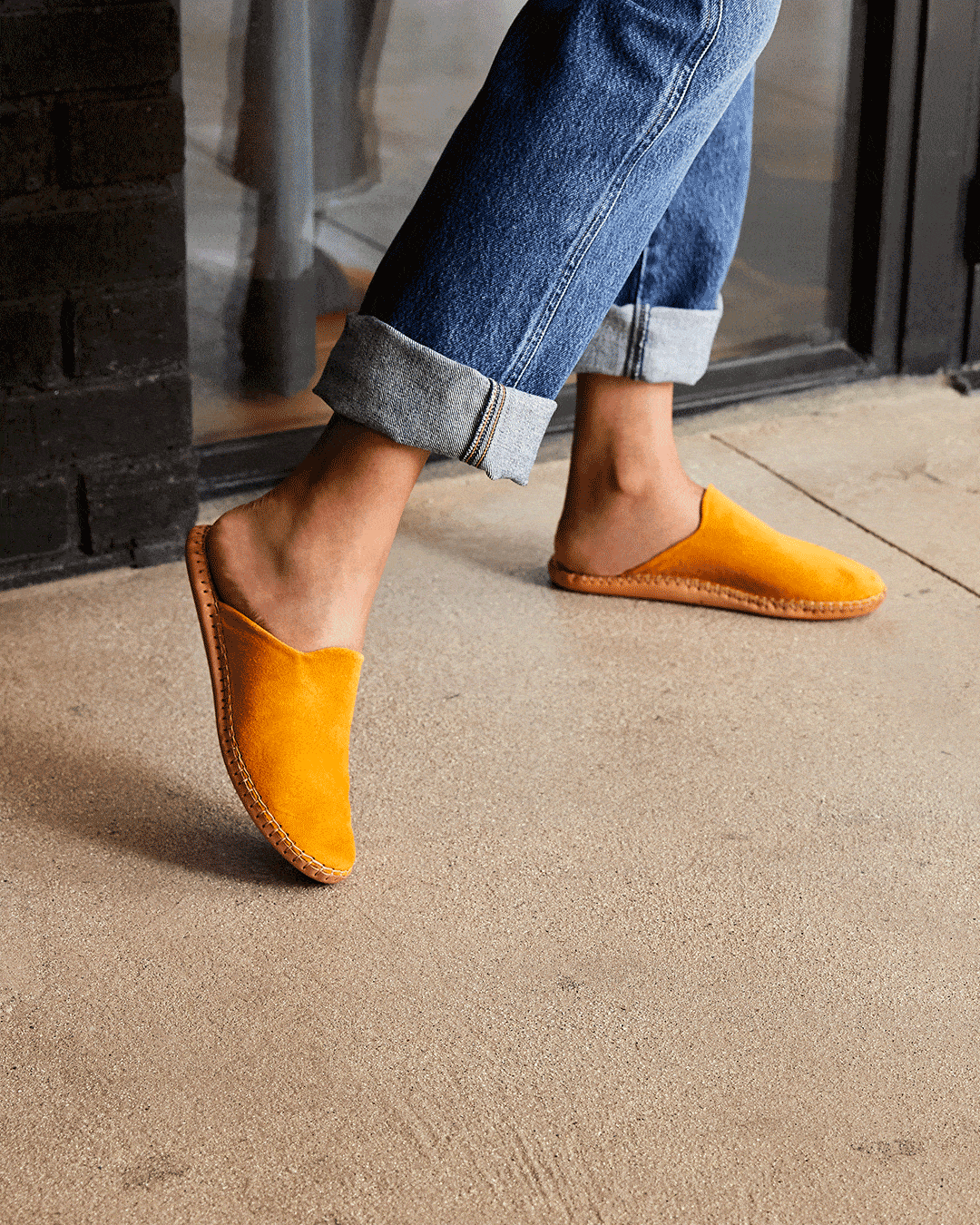 friends-everywhere-creative-agency-case-study-beek-footwear-5-min.gif