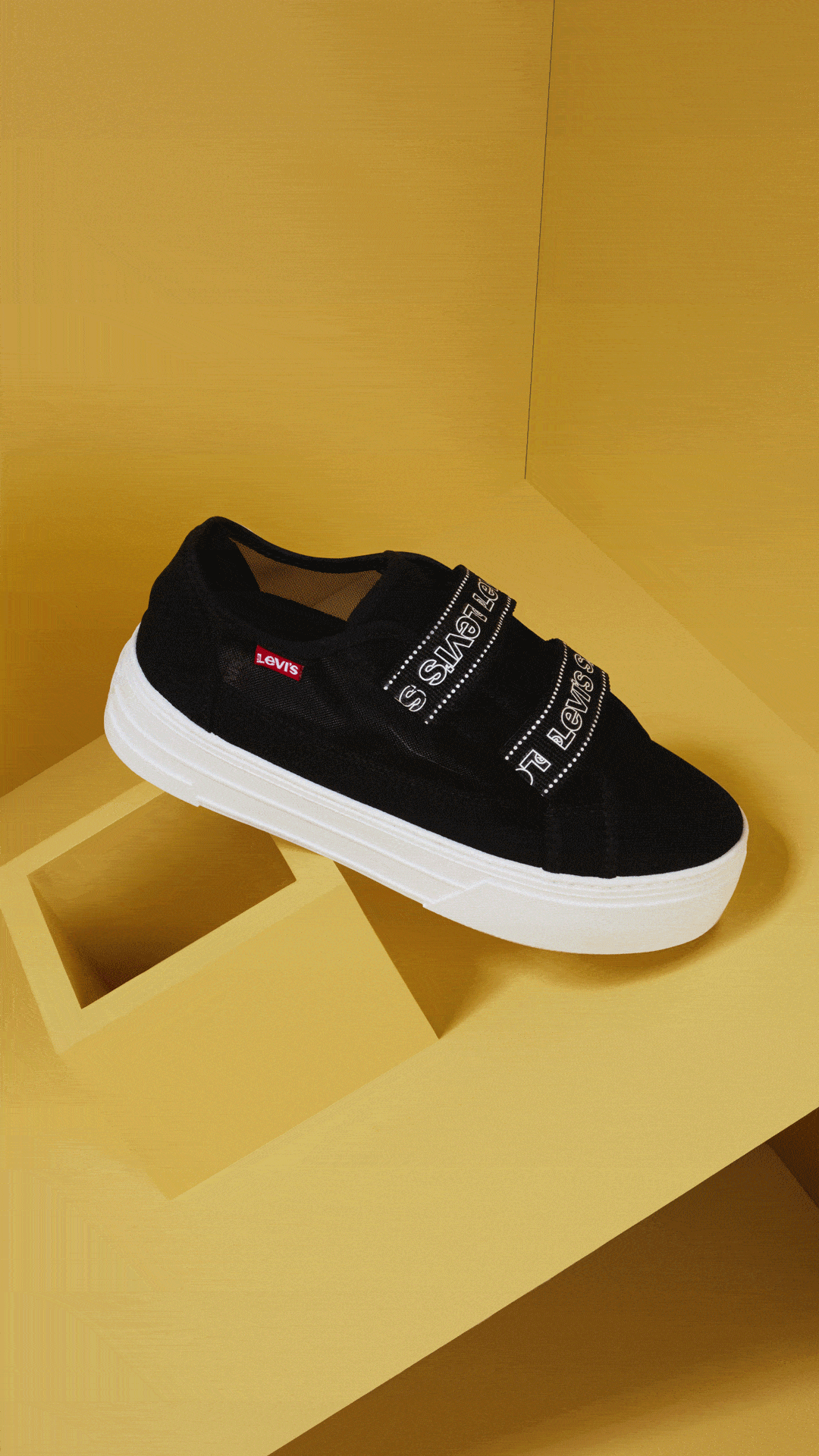 friends-everywhere-creative-agency-levis-accessories-22.gif
