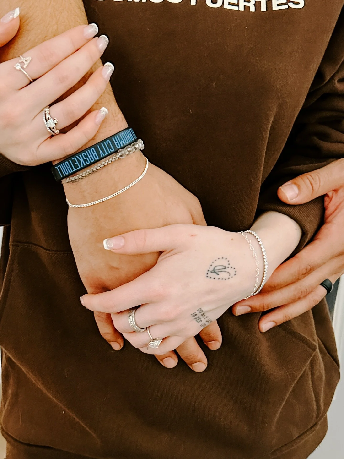 Delicate links, meaningful moments, forever memories ✨

Happy Valentine&rsquo;s Day! 💕

#permanentjewelryokc #midtownokc #couplesjewelry #smallcreator #valentinesday