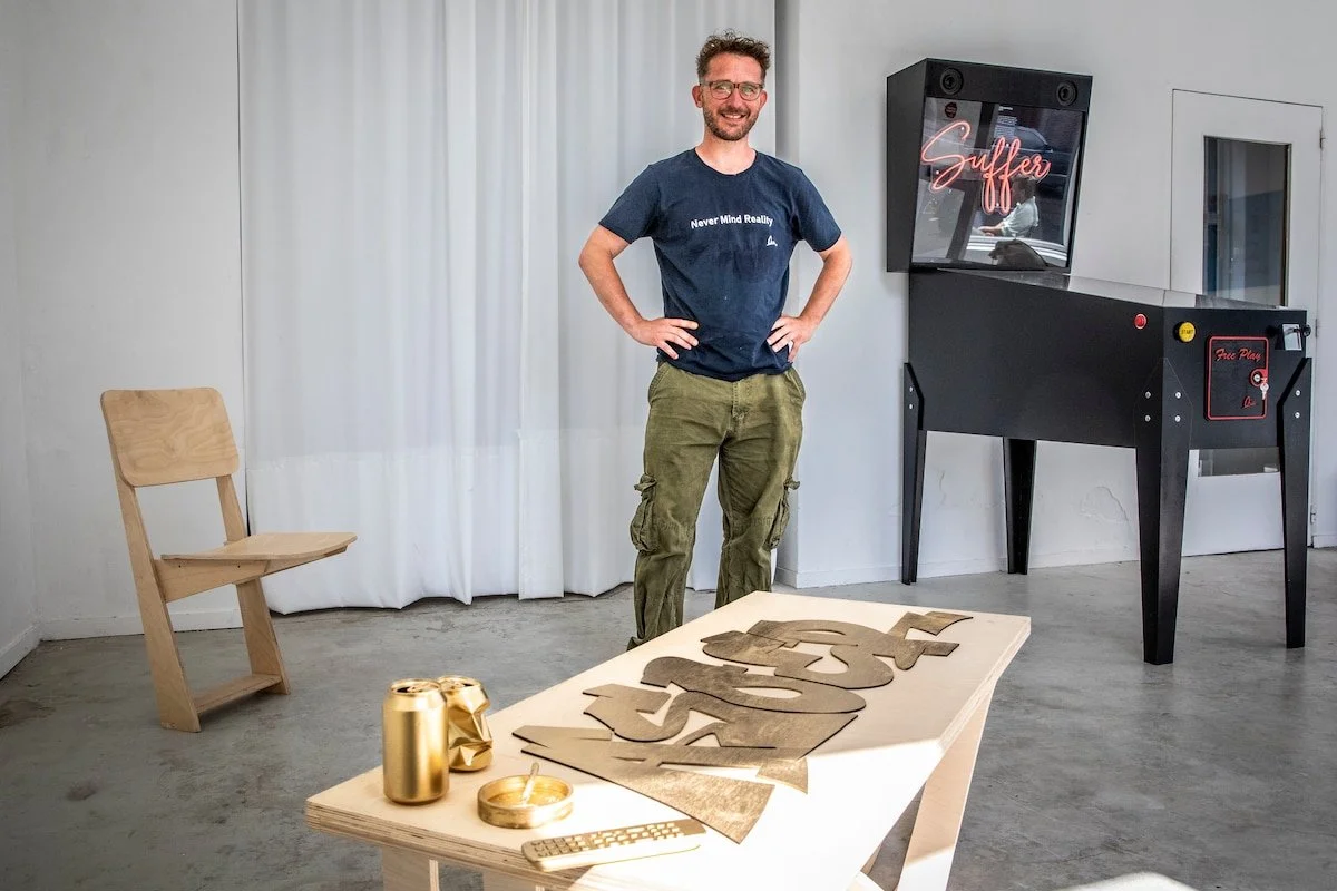 Het leven is soms een pikzwarte flipperkast: de catchy kunst van Coen van Rooij