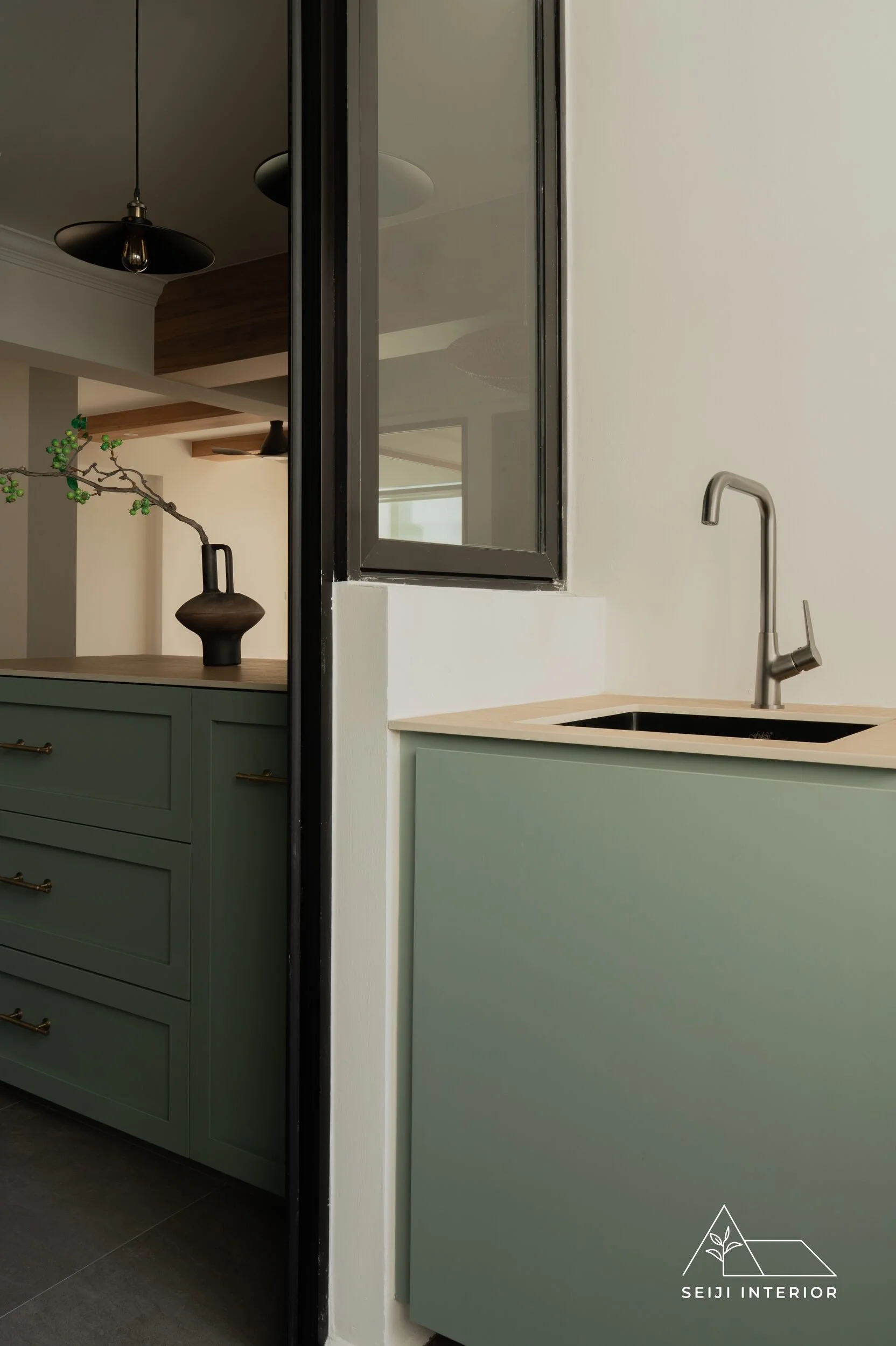 SEIJI Interior- 435A Northshore #10-1505-14.jpg
