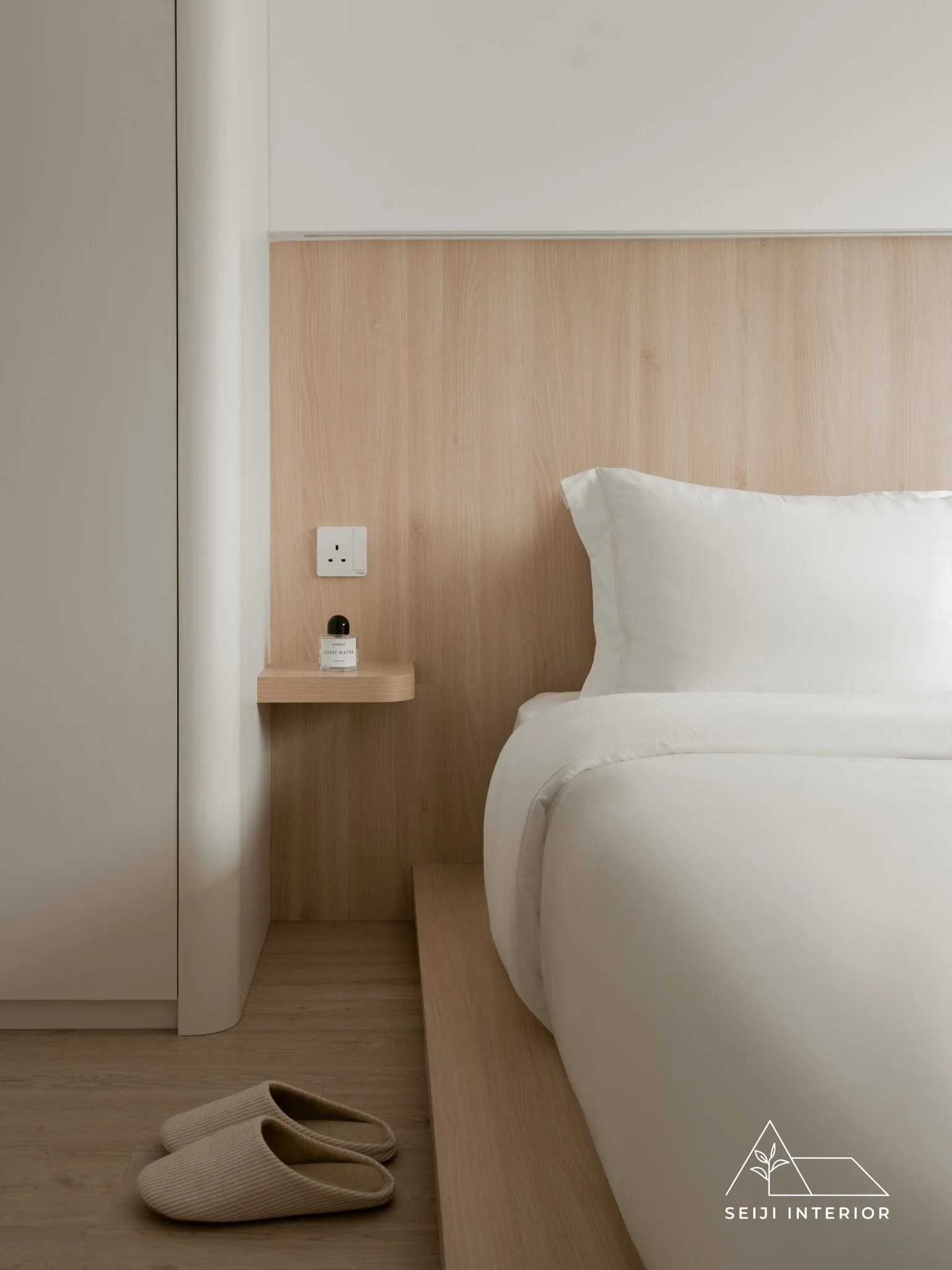 It&rsquo;s all about the mood when the sun goes down. We integrated warm LED strip lighting beneath the bed frame and headboard to give this Buangkok bedroom a soft, ethereal quality. 

Project: 997B BUANGKOK
Style: MINIMALIST JAPANDI
Type: 5RM RESAL
