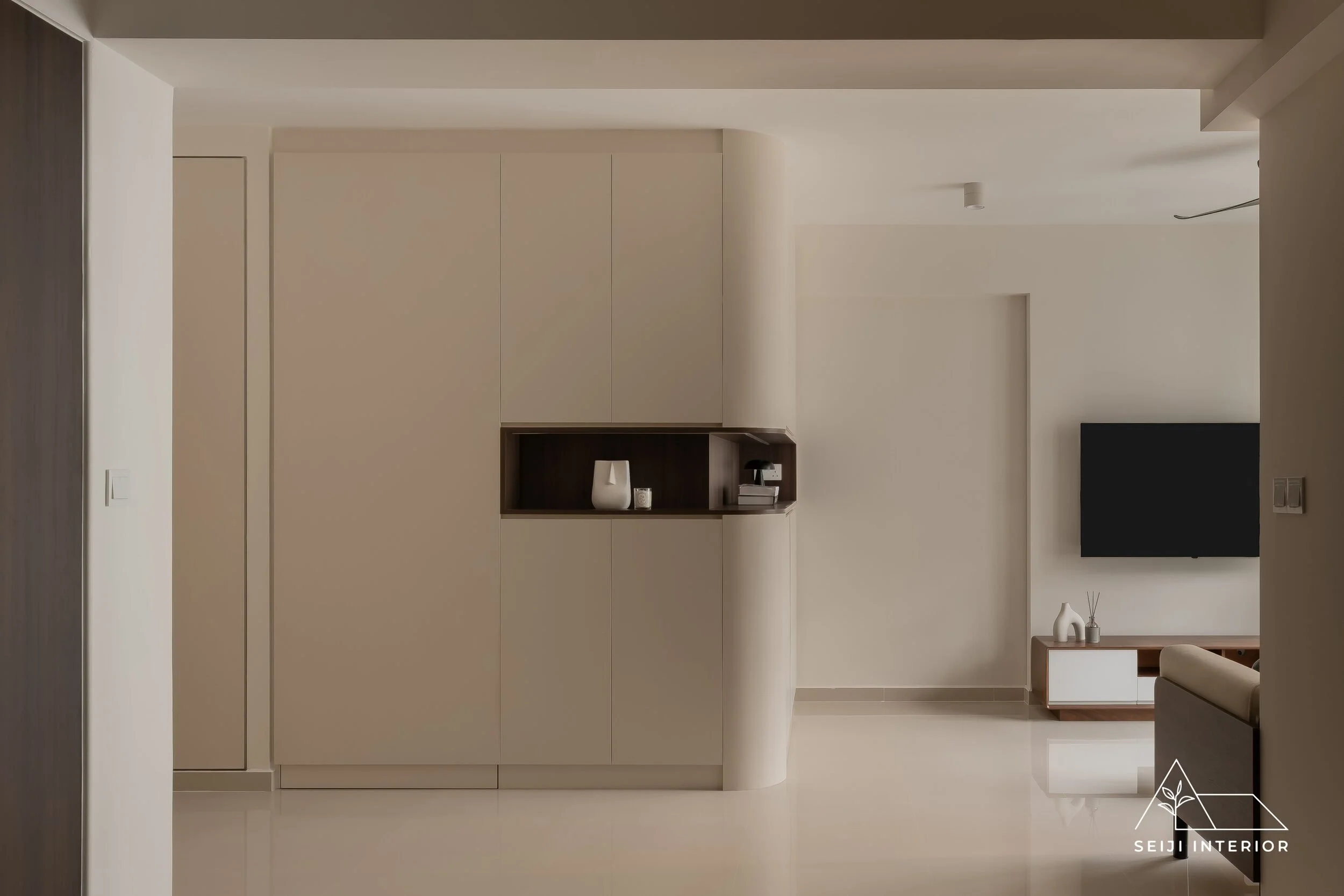 SEIJI Interior-75B Circuit Road #13-154-01.jpg