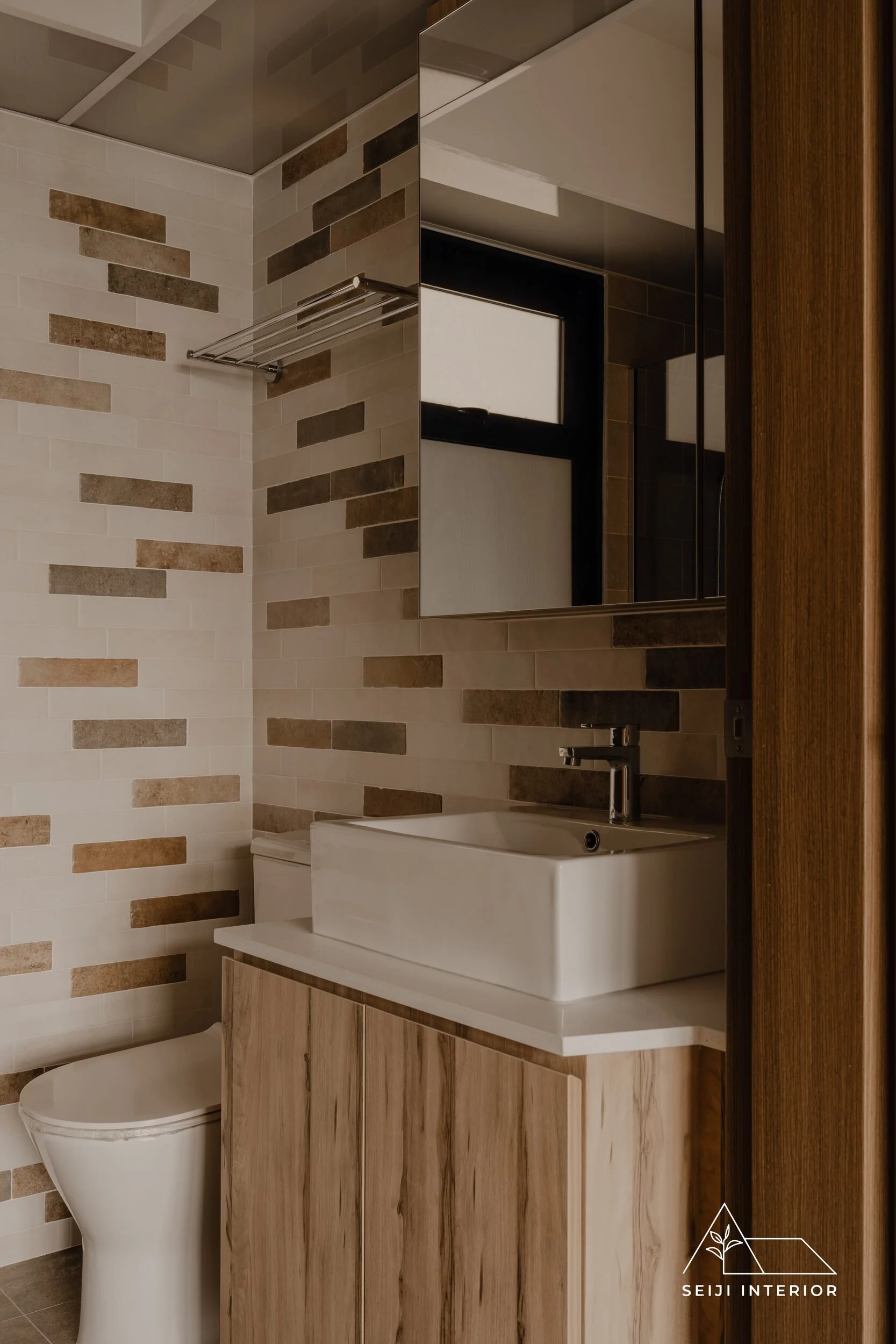 SEIJI Interior- 435A Northshore #10-1505-16.jpg