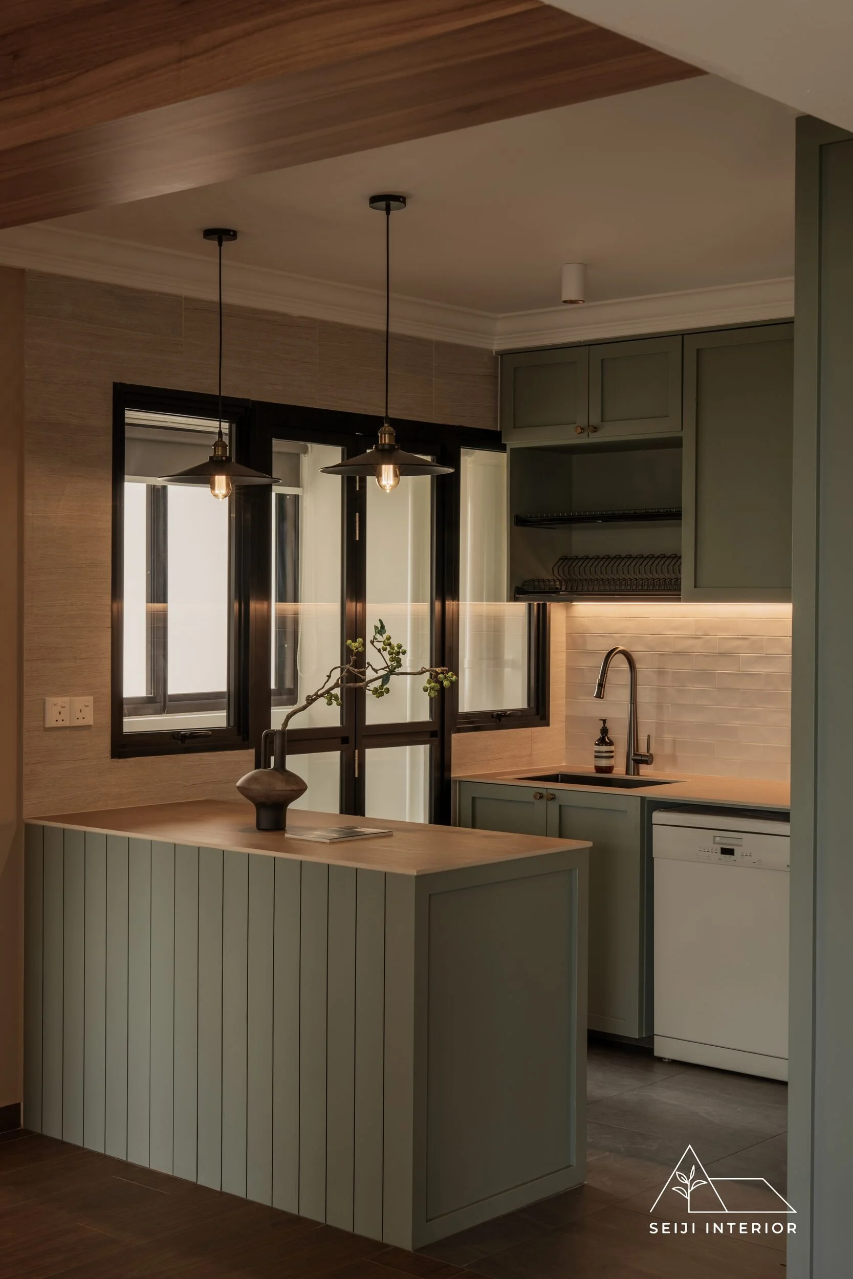 SEIJI Interior- 435A Northshore #10-1505-8.jpg