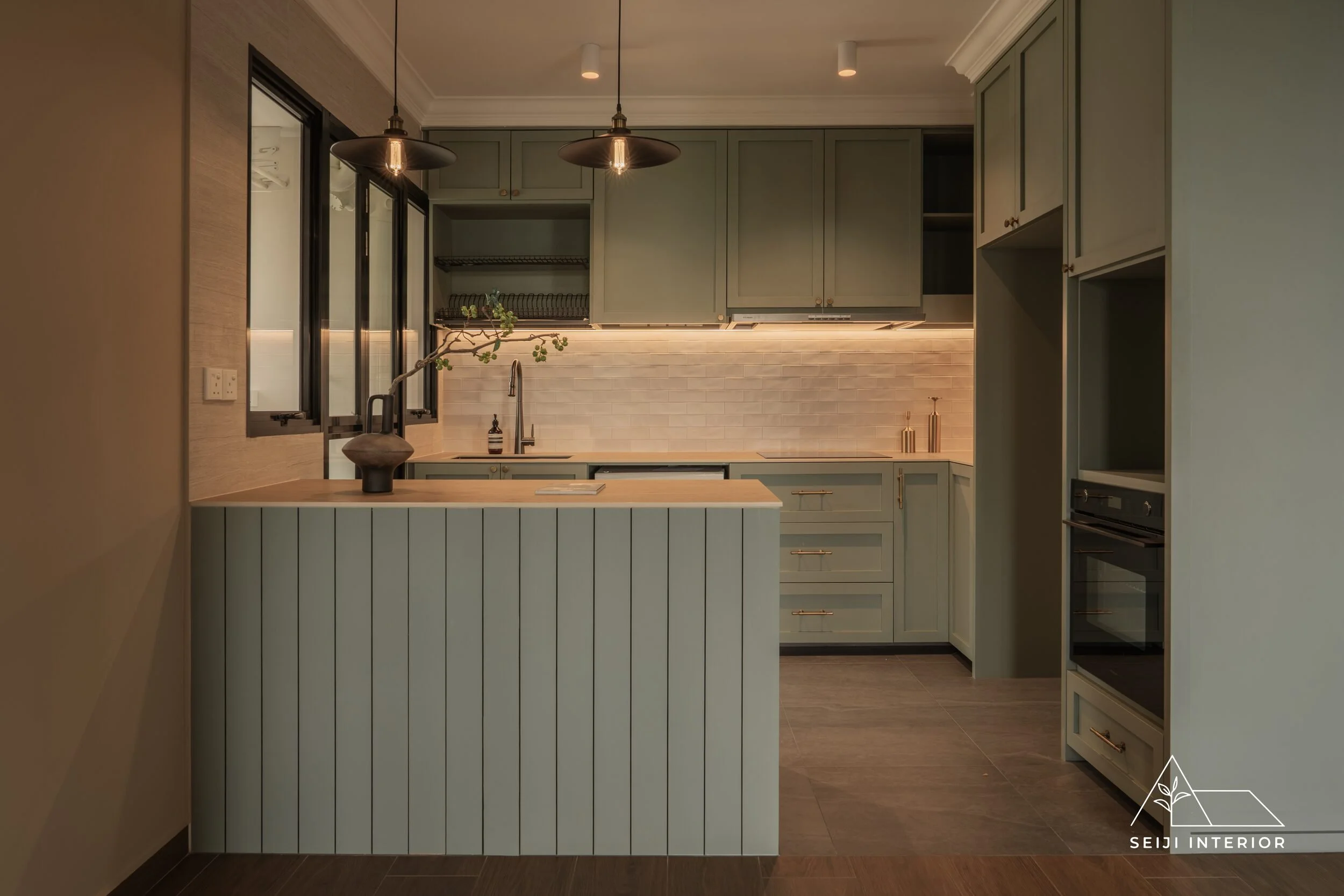 SEIJI Interior- 435A Northshore #10-1505-12.jpg