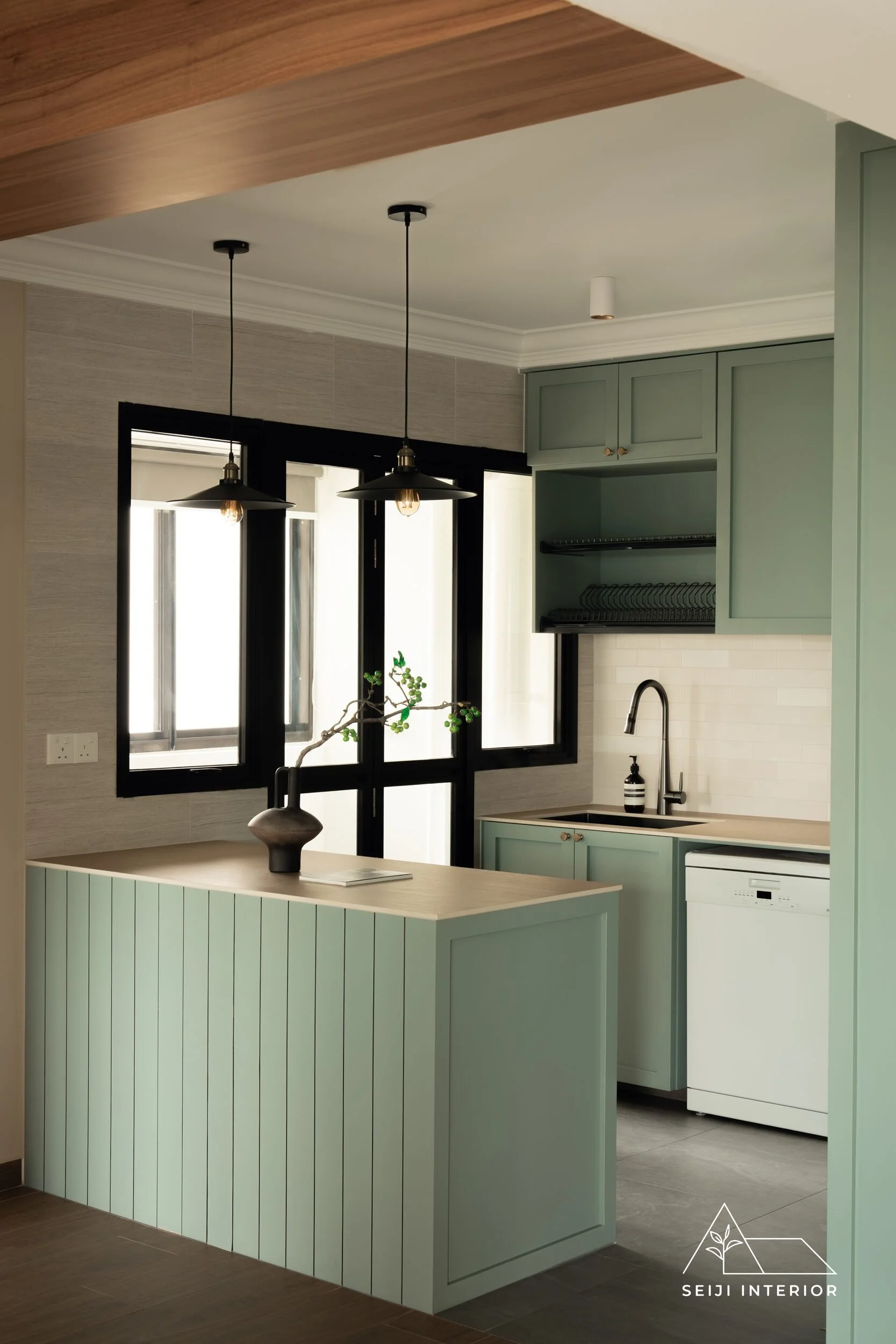 SEIJI Interior- 435A Northshore #10-1505-7.jpg