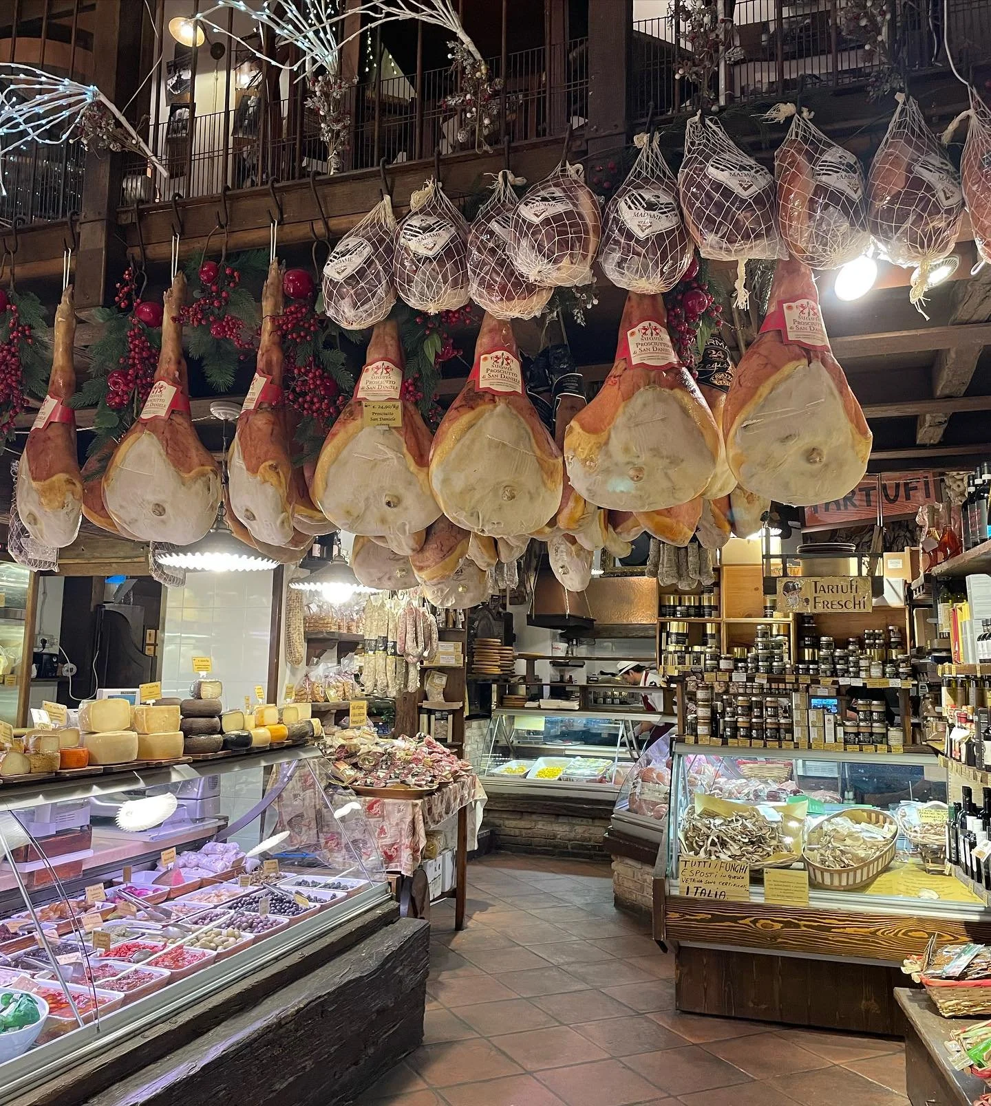 Bologna, arguably the culinary capital of Italy 🇮🇹

Famous for ragu bolognaise, mortadella, prosciutto, wines, Parmigiano Reggiano and tortellini with fresh handmade pasta everywhere you go. 

I can&rsquo;t even begin to explain how good the food w