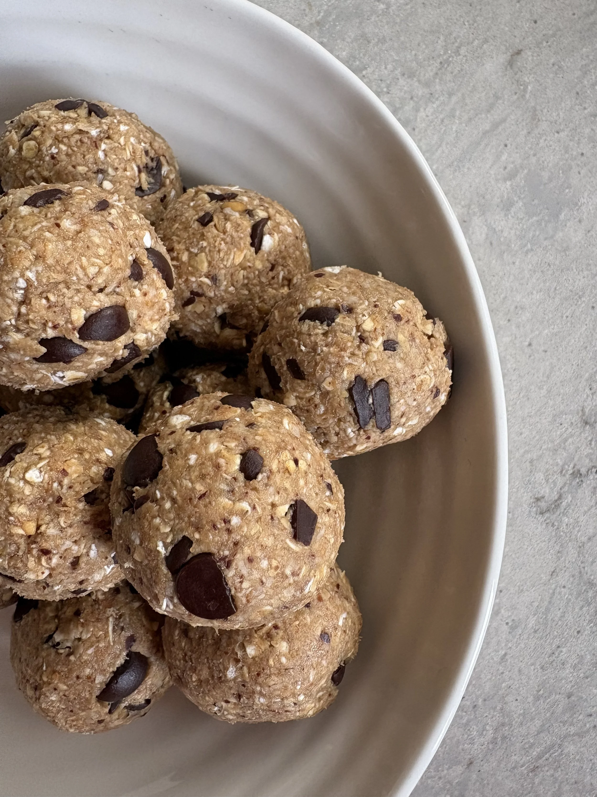 Banana Peanut Butter Chocolate Chip Oat Balls (GF, DF, Ve)