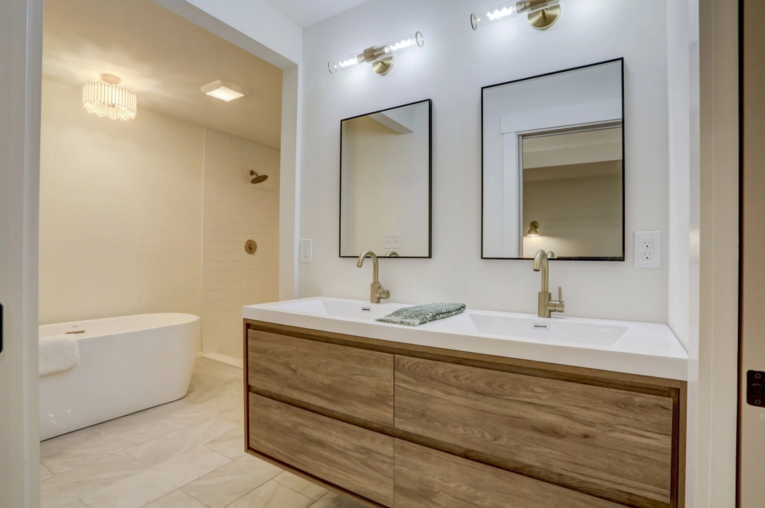 Meadowlark bath.jpg