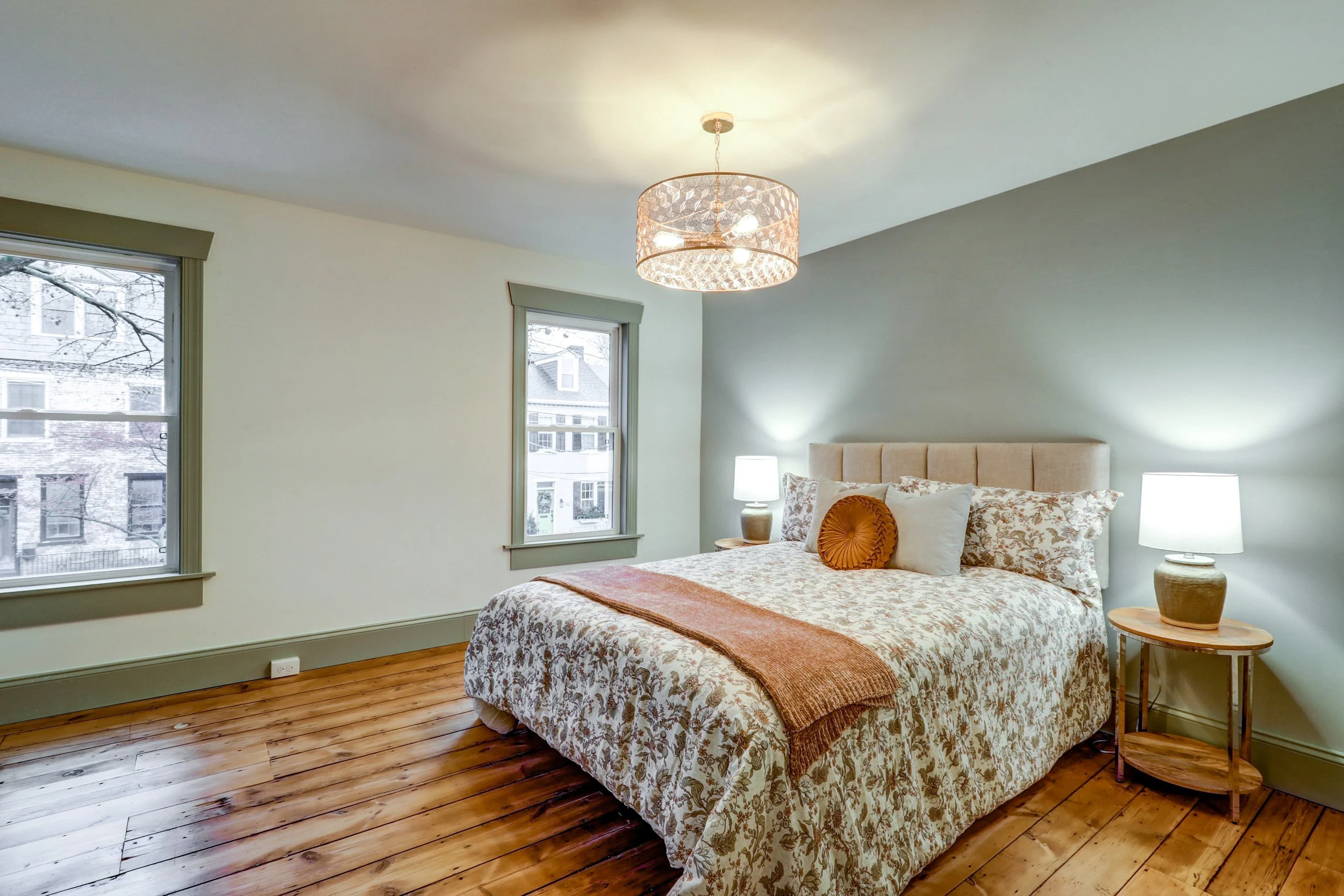 plum bedroom.jpg