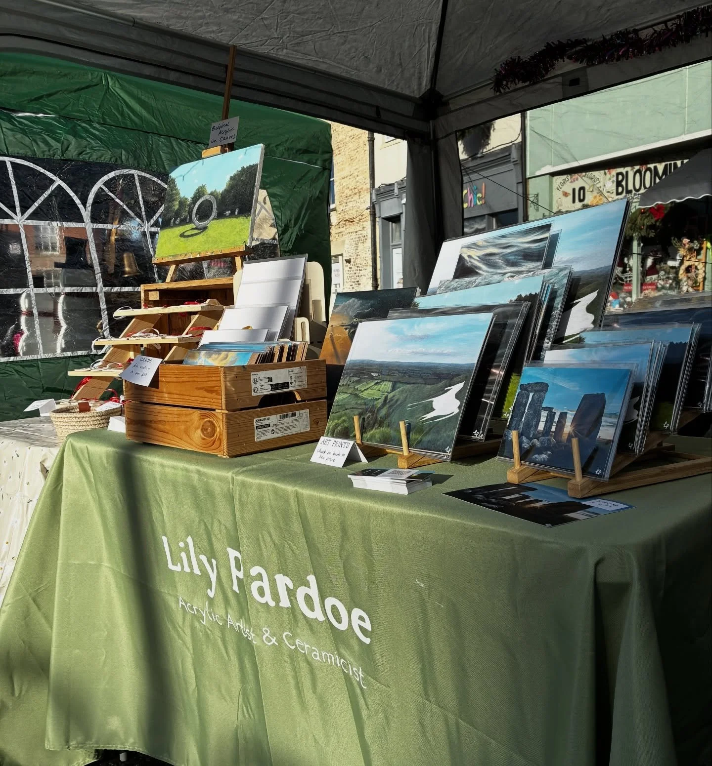 Warminster Christmas Market and Light Switch On was a wonderful (although chilly) day!🎄🎅🏼

So glad to be a part of it and speak to some amazing people! Hope everyone had fun and kept warm!✨

#warminster #christmas #acrylicartist #ceramics #wiltshi