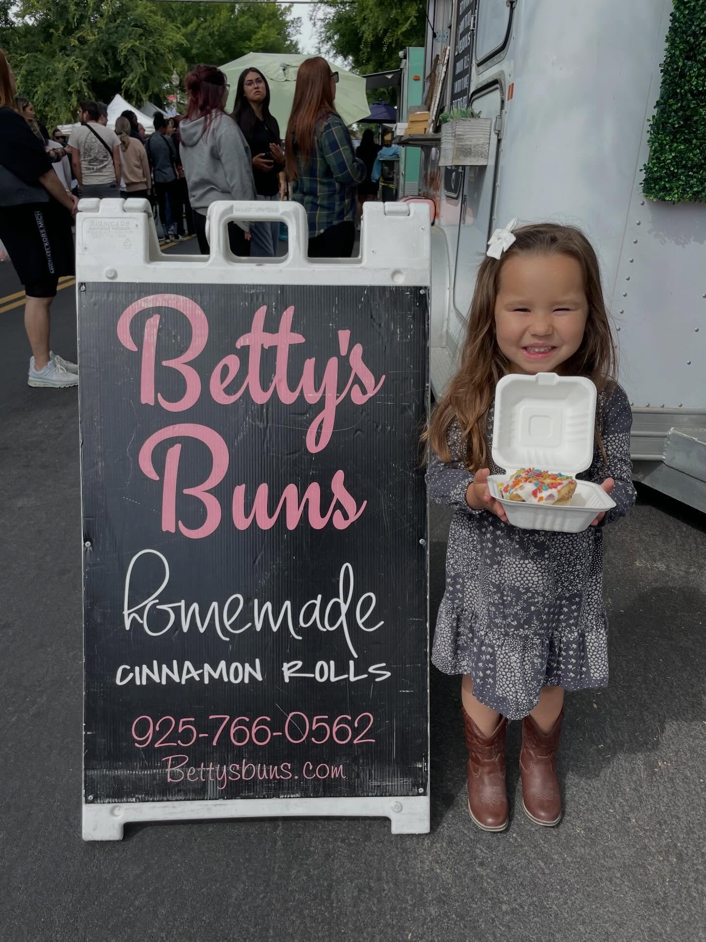 We miss our regulars at the Brentwood Farmer&rsquo;s Market and can&rsquo;t wait to be back beginning in March 💕 Our homemade cinnamon rolls are always worth the wait! 😉