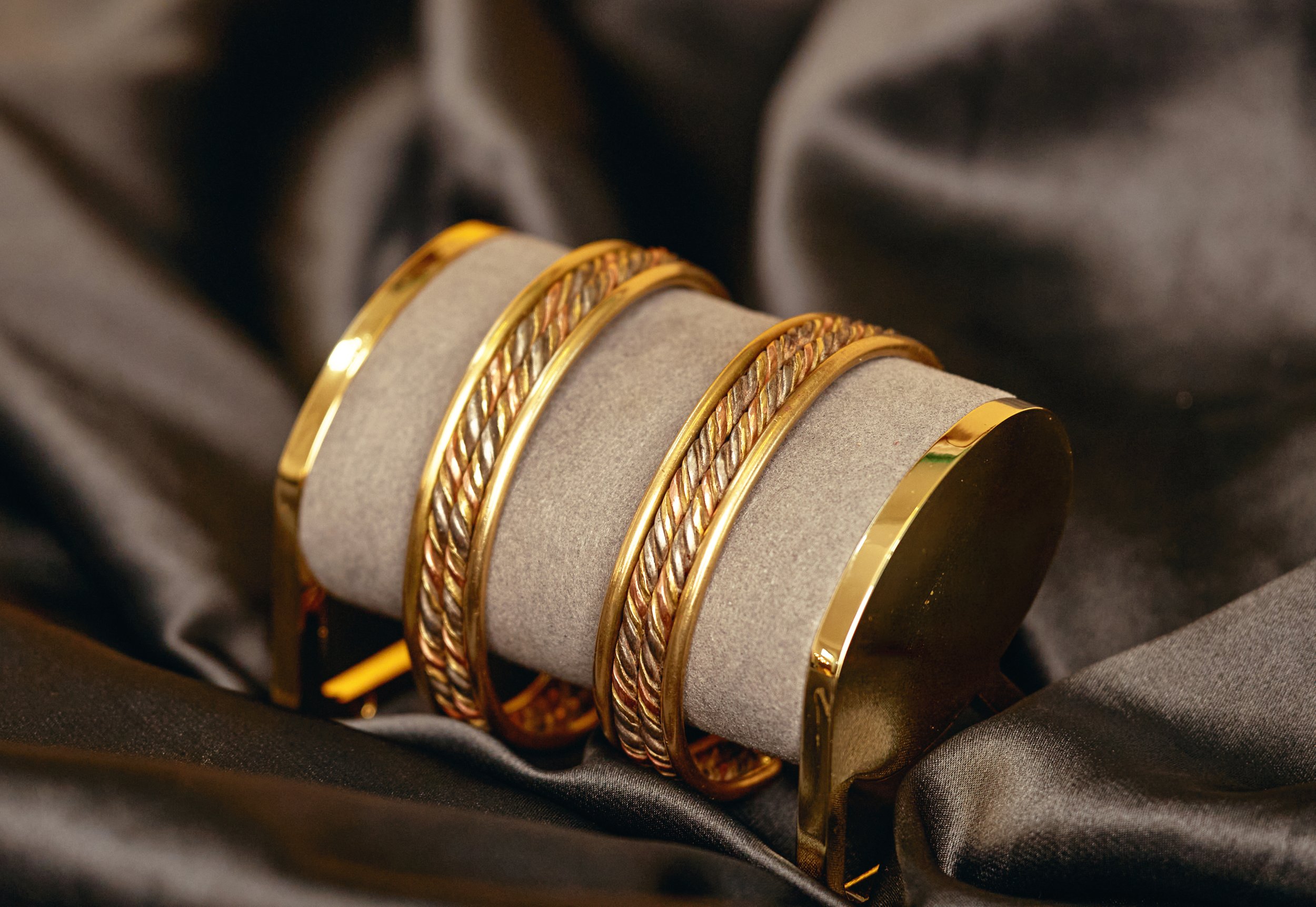 Bracelet jonc Nyonufia ALOGA ETON-15 000 FCFA (3).jpg