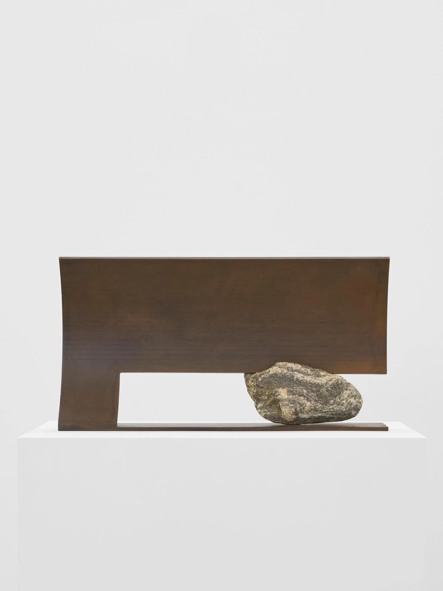 L&rsquo;exposici&oacute; &ldquo;Florida Room&rdquo; a la galeria de Miami, @kdr305 , presenta obres d&rsquo;Elisa Arimany i es podr&agrave; veure fins al 30 de juliol. L&rsquo;exposici&oacute; tamb&eacute; presenta obres de Michaela Bathrick, Eric Og