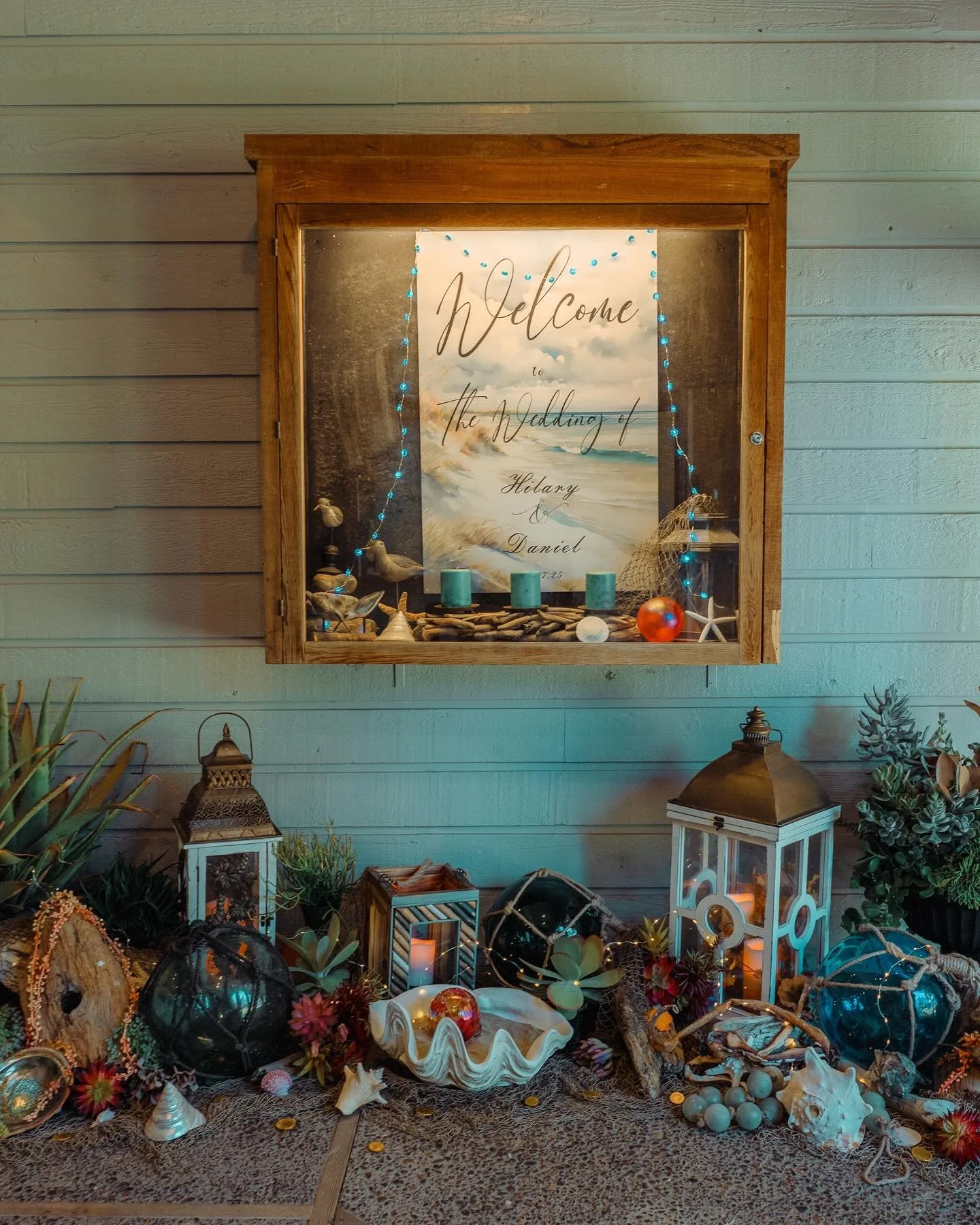 Sunshine, salty air, and a reception space that felt like stepping aboard a chic coastal getaway 🌊☀️⚓️ The Inn at Otter Crest&rsquo;s indoor venue carried the nautical magic right inside. Loved bringing every detail together for such a stunning day!