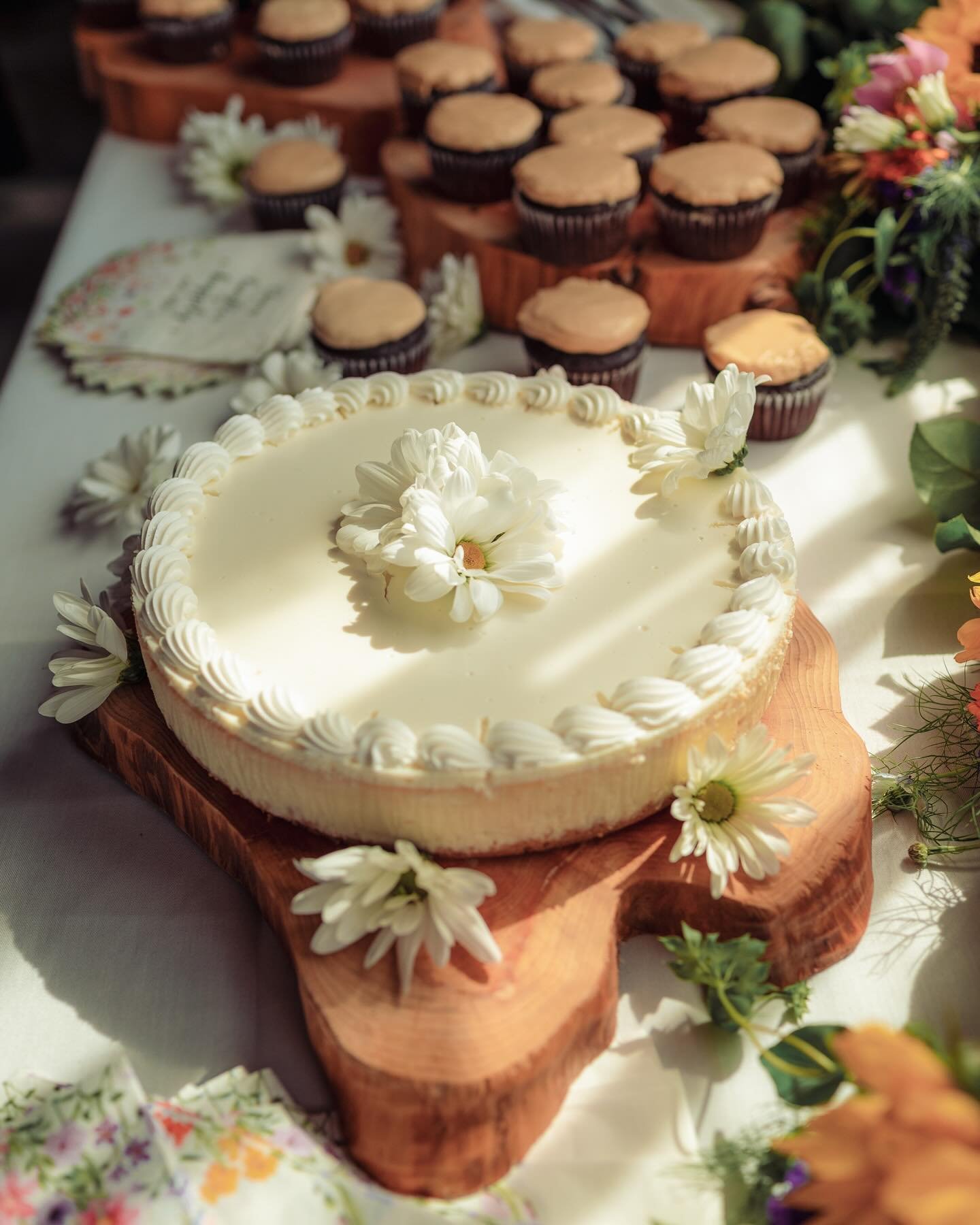 Who says you need a ballroom to create wedding magic? We transformed this restaurant into a space that felt every bit as dreamy and intentional as a traditional venue✨✨
&bull;
Photography by @asherrainphotography @asherrainwedding 
Reception venue @p