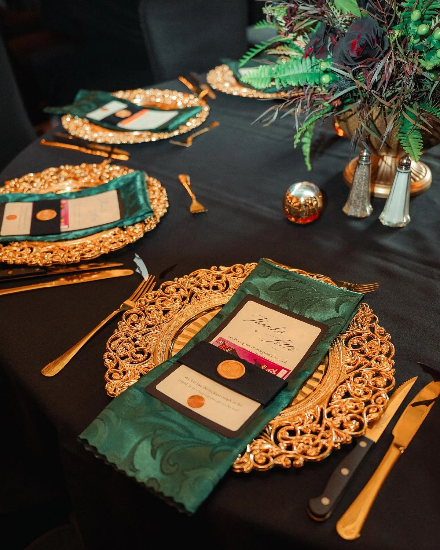 Creating gothic magic with rich textures, gold ambiance, and details that bring the darkness to life.
&bull;
Photographer @asherrainphotography @asherrainwedding 
Venue @sentinelhotel