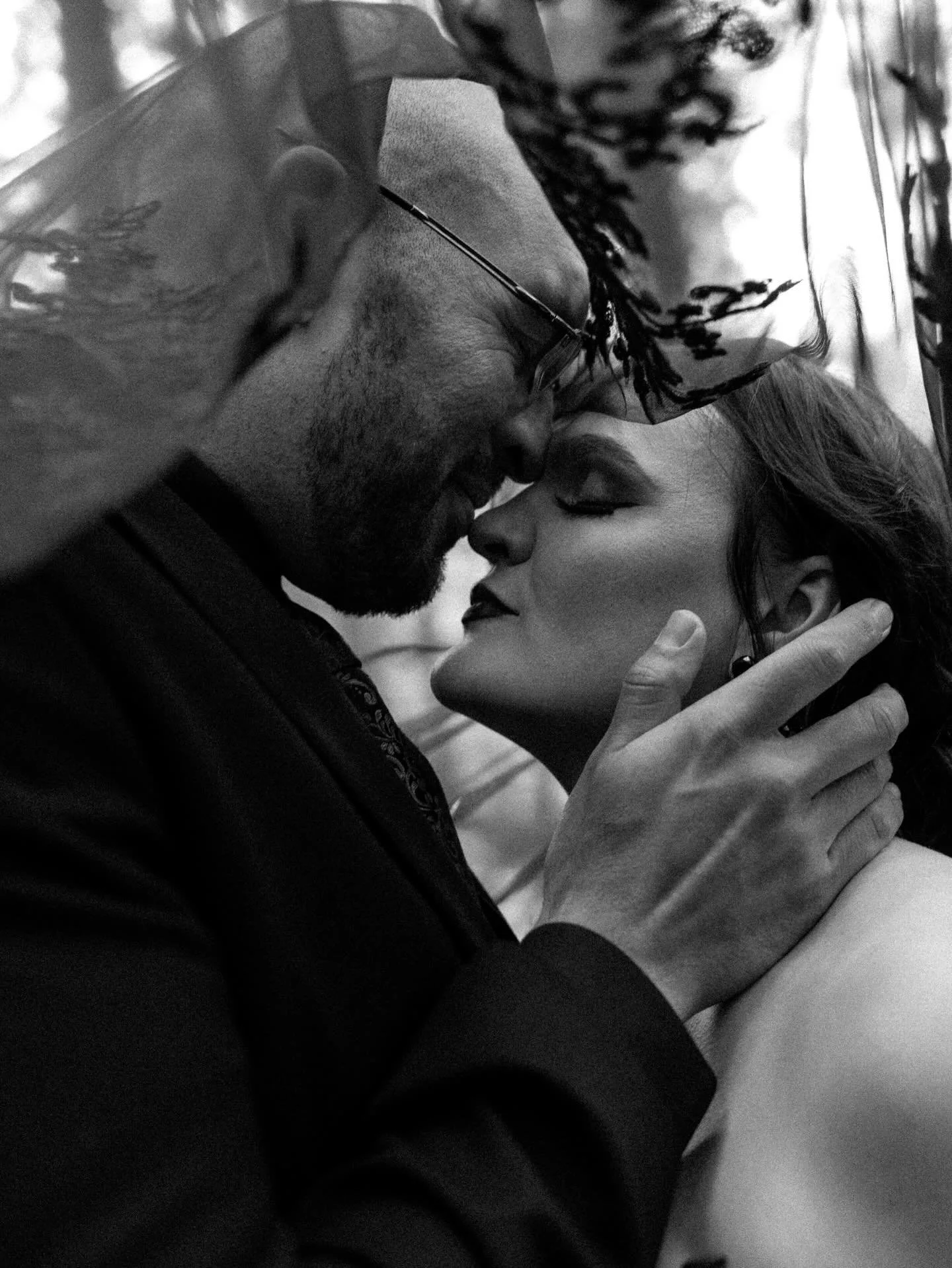 This gorgeous gothic wedding truly was a dream 🖤
&bull;
Photography @asherrainwedding 
@hoytarboretum 
@sentinelhotel