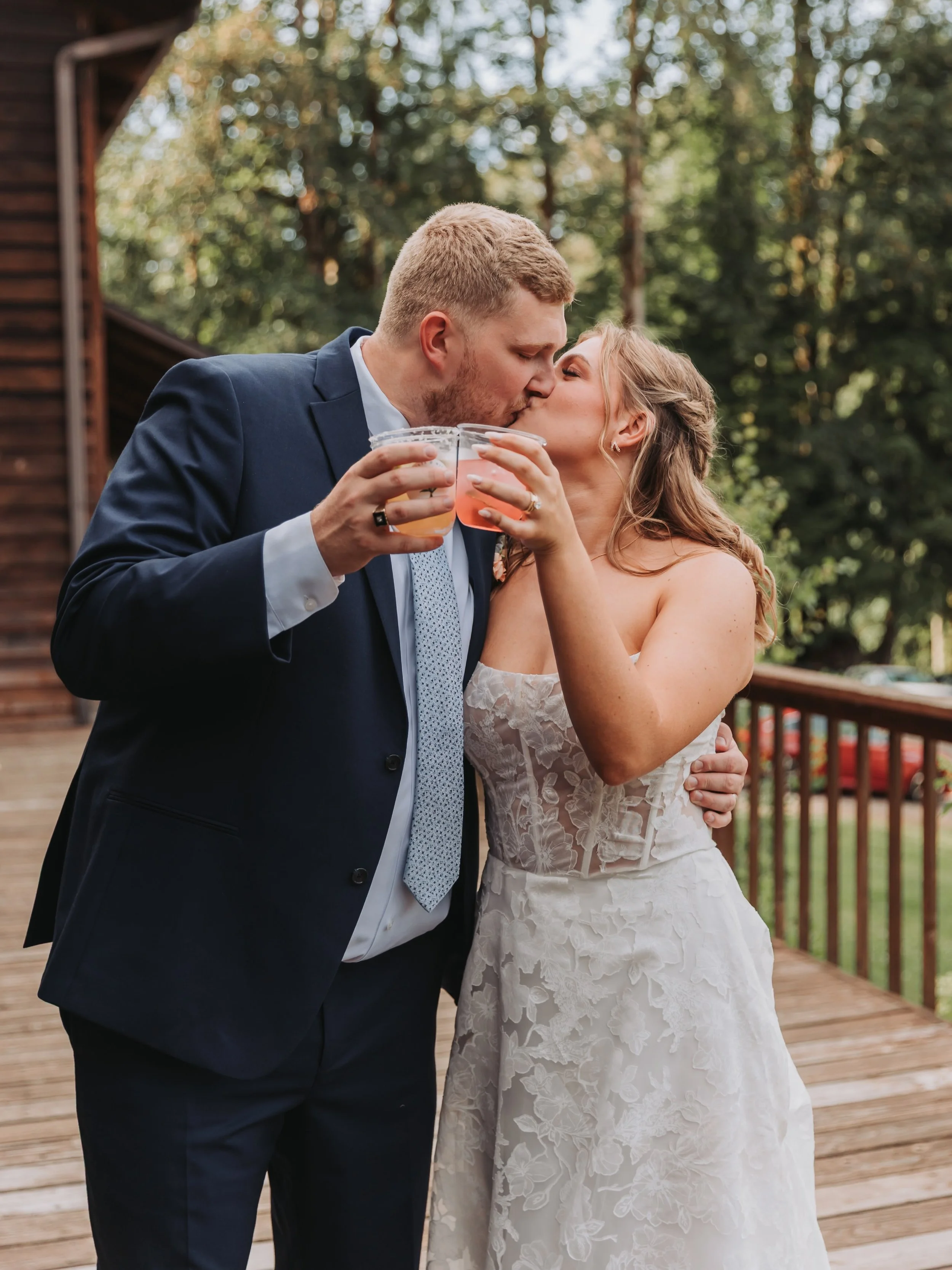 ✨THE DETAILS✨
-
Every wedding is unique, and you really see it when you zoom in. The tiny details that the couple spent months creating.
-
Vendor Team
Photographer @yvonnetranphoto 
Venue @highlandfarmsor 
Florals @sunrisehillflowers 
DJ Dave Unglert