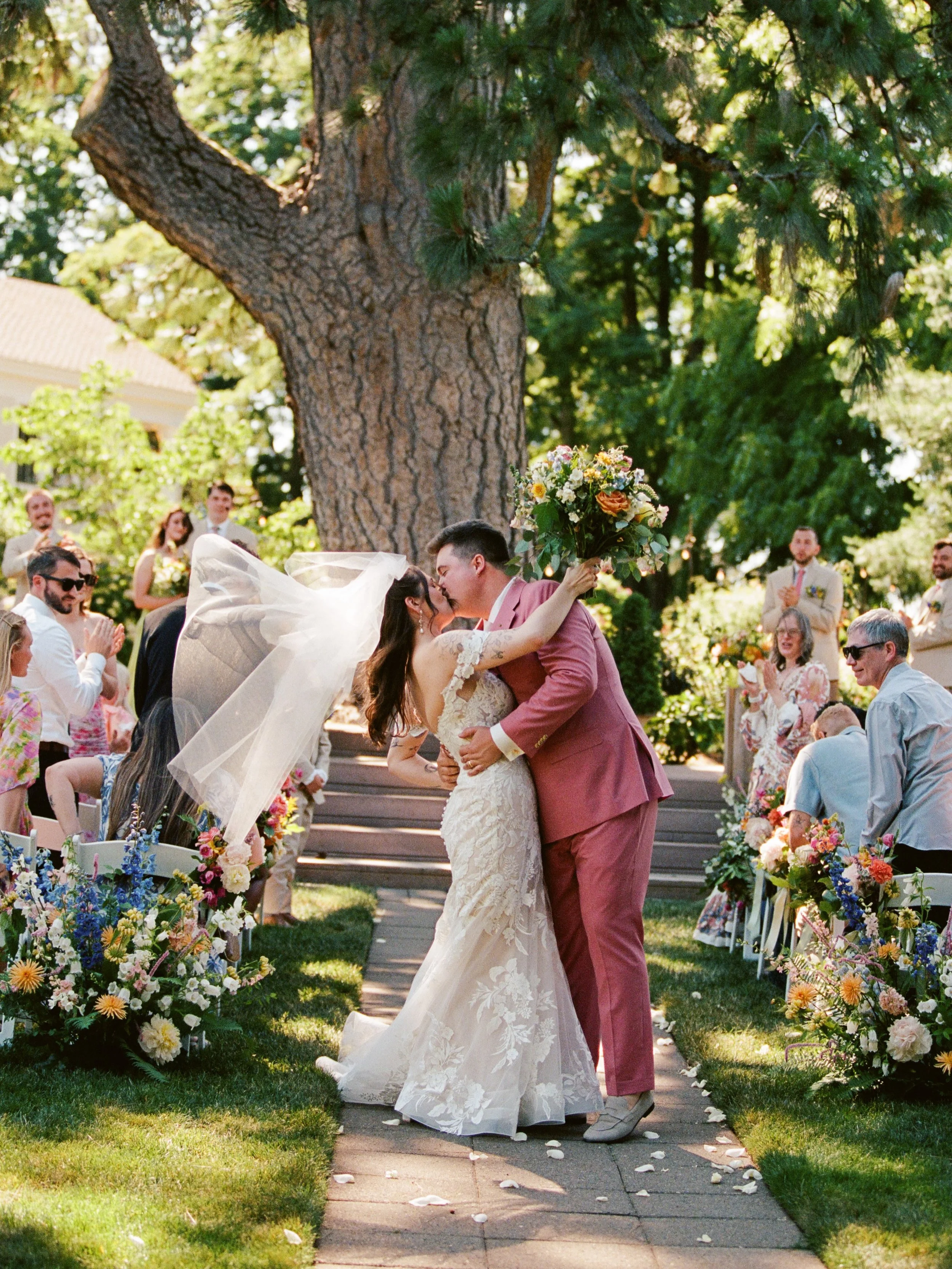 This wedding is truly special to me. ✨Bess + Jackson✨ were surrounded by love the entire day, and the vibes was palpable. It&rsquo;s hard to describe completely in words how this day felt, but I&rsquo;ll try my best: it was like watching a magical lo