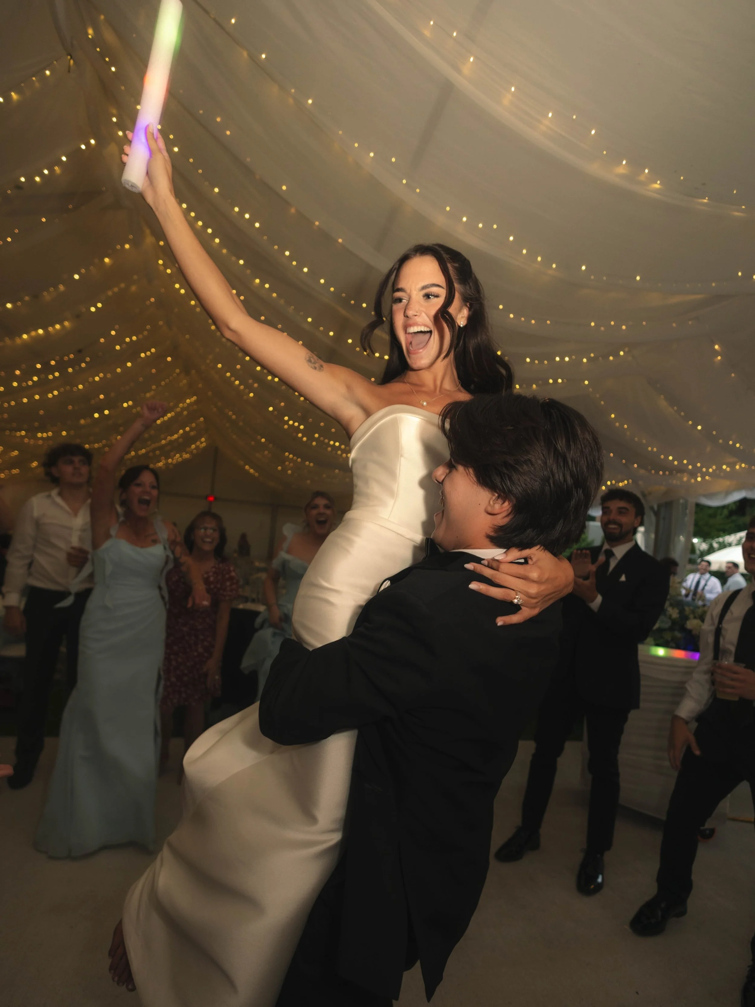 The dance floor 💃🏻🕺🪩
Nothing quite beats ending the wedding day by getting down with all your favorite people 💕💕
-
-
-
Vendor Dream Team:
Photography @films.bychloe 
Video @travclinton 
Content creator @content.by.boro 
Venue @victorianvineyard