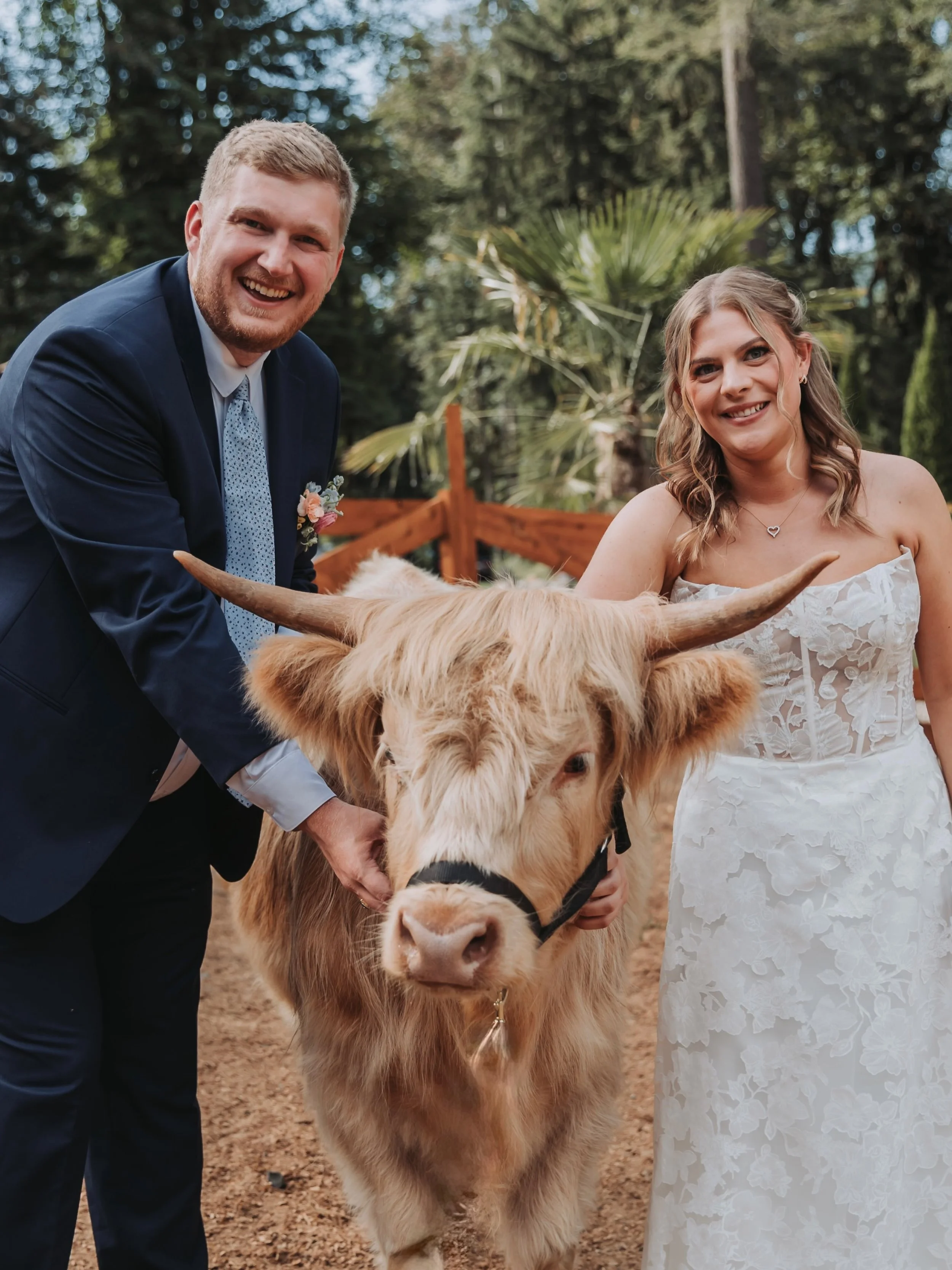 ✨the couple✨
-
-
-
Vendor Team

Photographer @yvonnetranphoto 
Venue @highlandfarmsor 
Florals @sunrisehillflowers 
DJ Dave Unglert
Rentals @dashofdarlingparty 
Dessert @flowerandflour.co 
Coordination @s.a.s.eventplanning