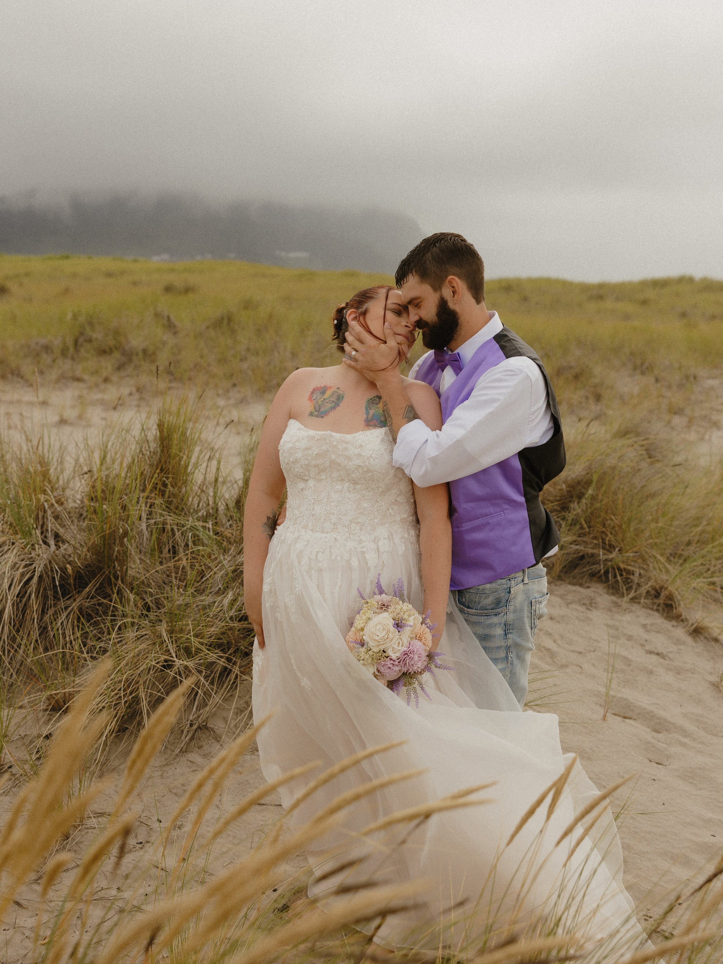 The Oregon coast has a weather system of its own, and you never know what you&rsquo;re going to get. Sunshine? Rain? Dreamy misty clouds that make everything look straight out of a movie? 
The best way to have a wedding in Seaside? Embrace it 💕
-
-
