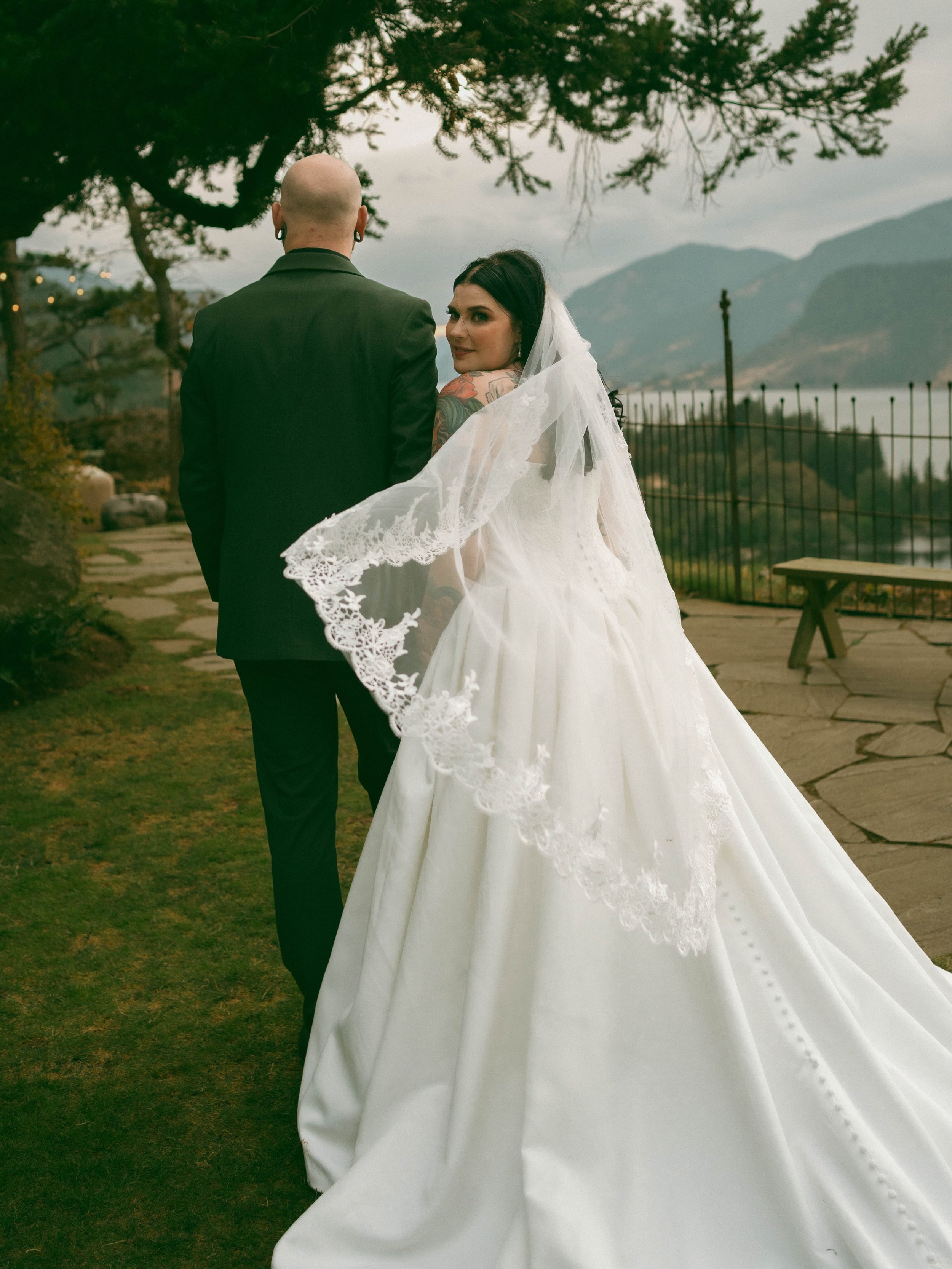 ✨A+M✨
This wedding was so incredibly special. I knew most of the vendor team beforehand, including the bride, through shared hobbies and creative communities in PDX. It was an amazing experience to see us all come together for this wedding, thriving 