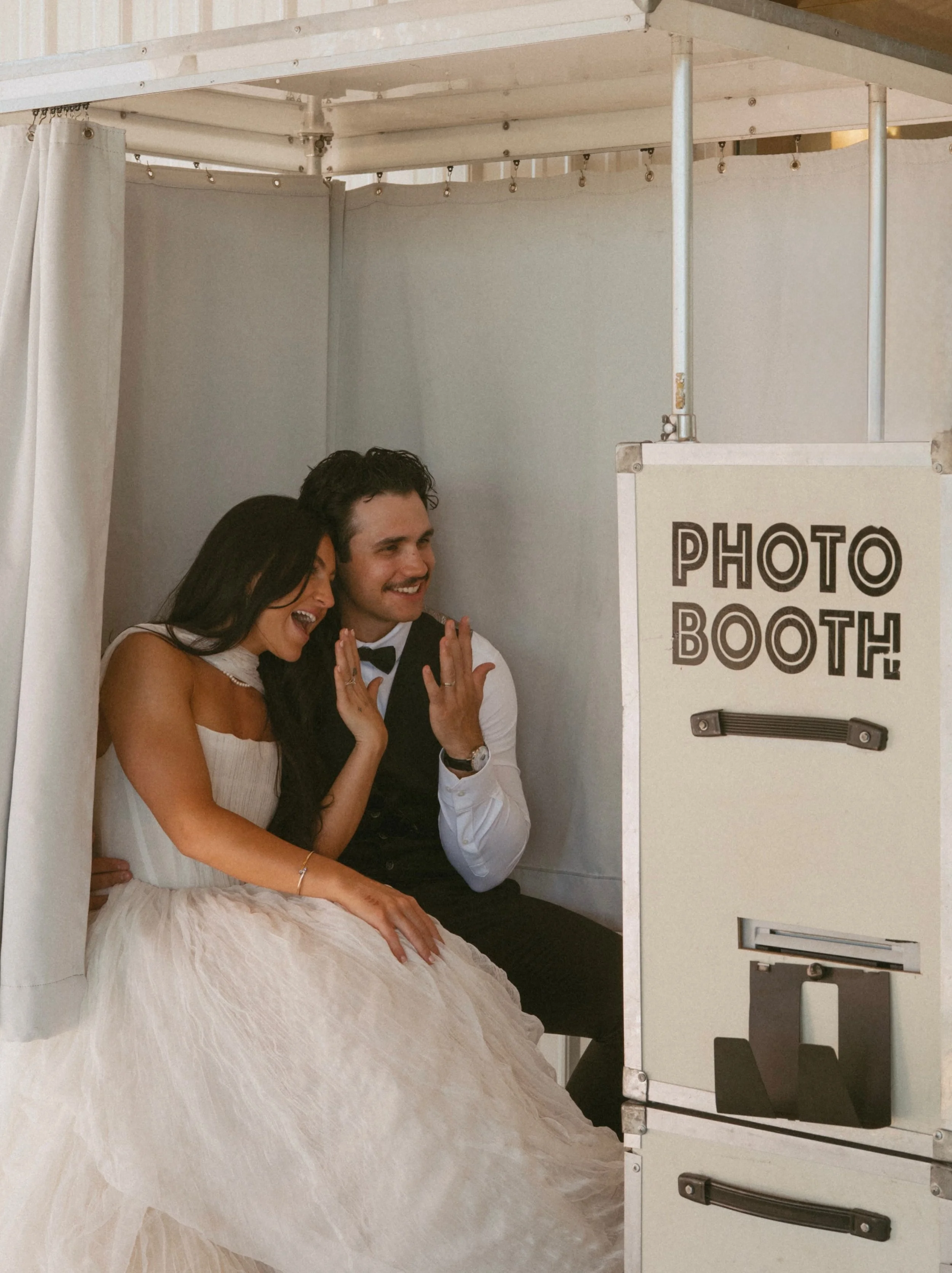 ✨The Kraan&rsquo;s✨
This wedding was absolutely spectacular in every way. Who says you only need one wedding to celebrate your love? Treat yourself to two 💕
-
-
-
Vendor Dream Team
Photography @hannabarkerphoto_ 
Venue @auroravineyards.events 
DJ @d