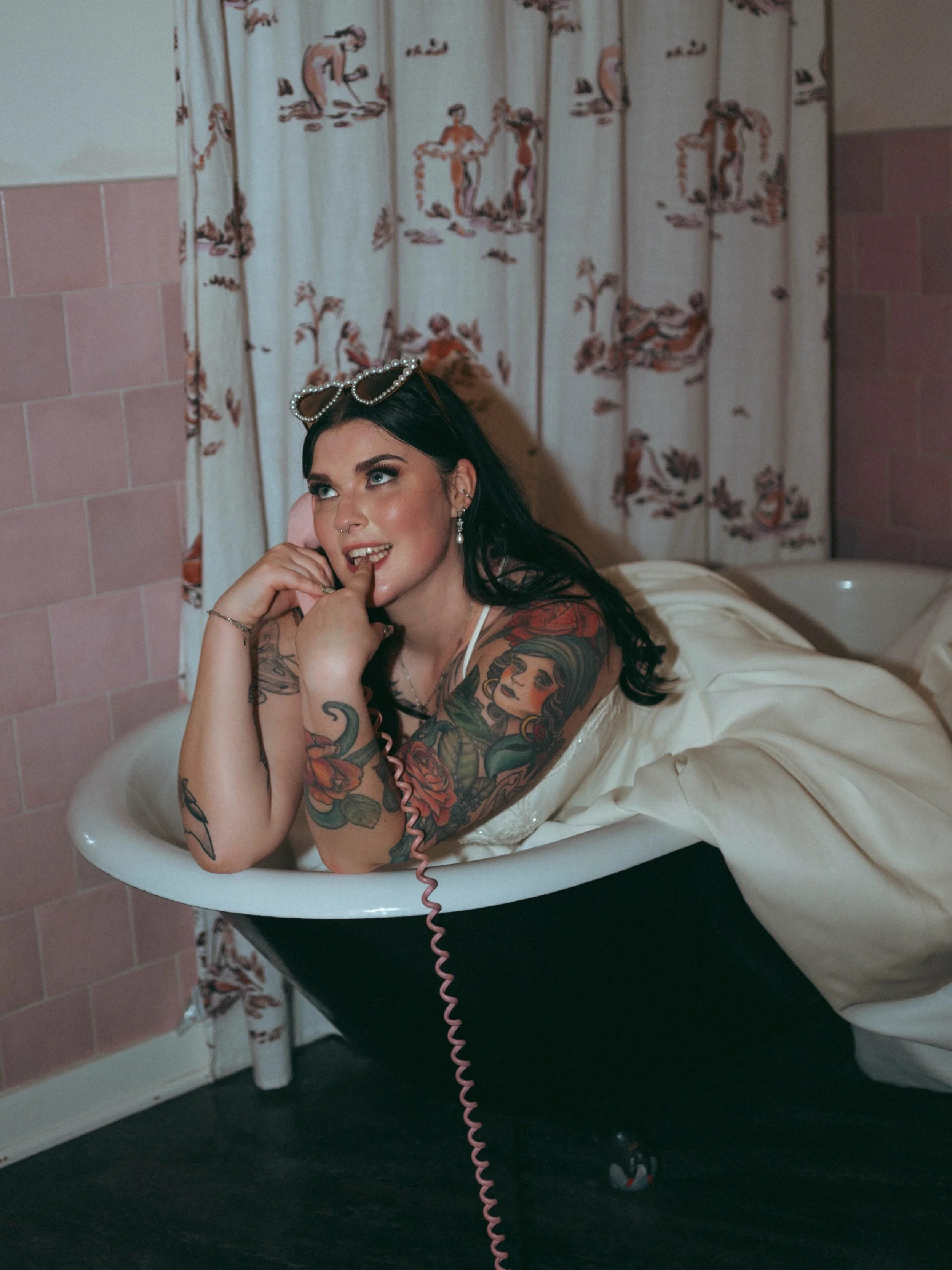 Not many brides would climb into a bathtub for an editorial solo photo op, but this wasn&rsquo;t an ordinary bride.
This is Albrey f*****g FARRELL
-
Photographer @kayrod_photos 
Coordination @s.a.s.eventplanning 
Venue @thegriffinhouse 
DJ @inspiredj