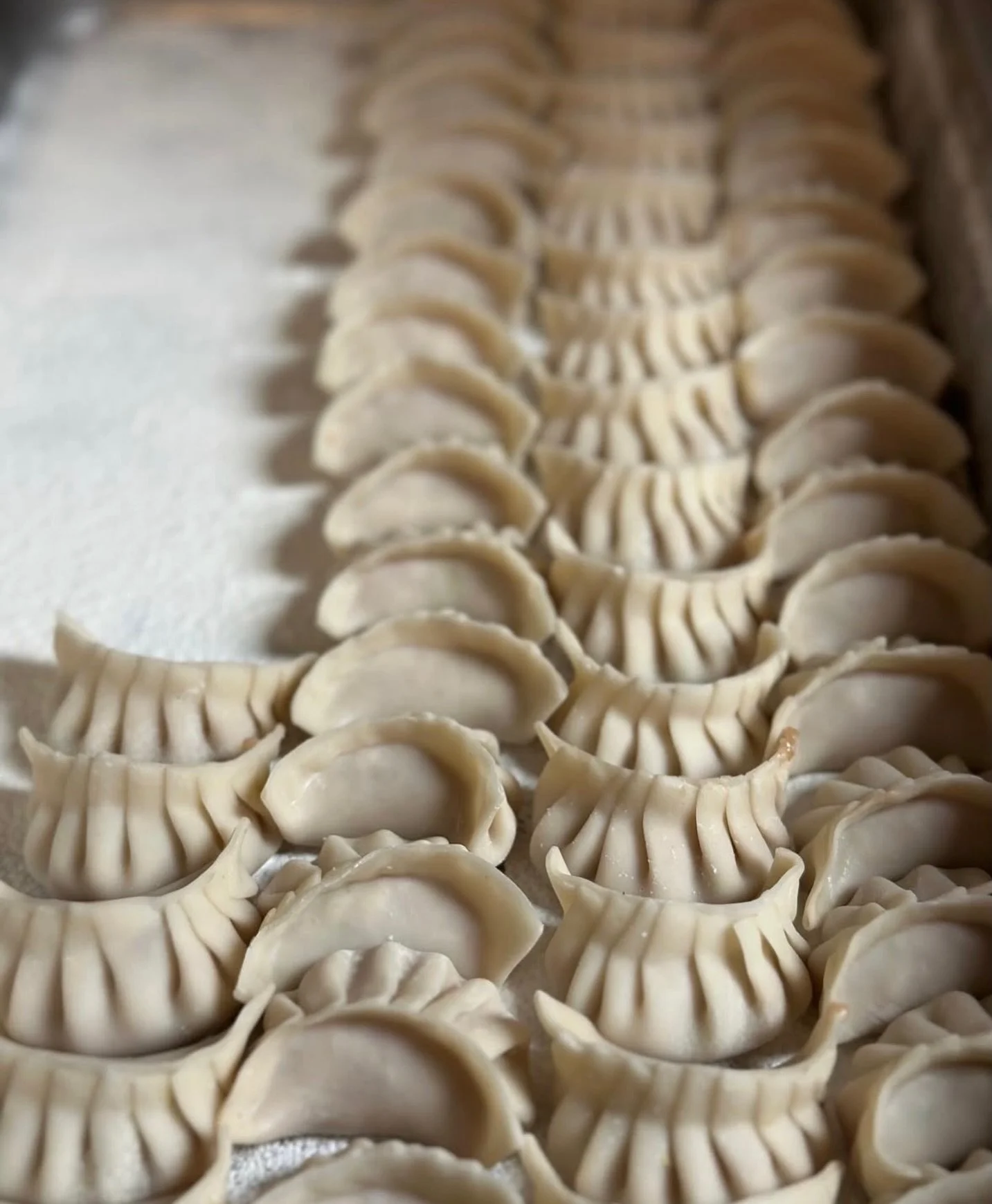 How do you winter?

Shared tables. Hot pot. No rush. 
It&rsquo;s Hot Pot night! 4-9