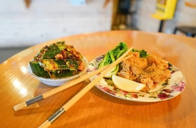 Crocodile Palace Restaurant Week at The Little Fleet is honestly for us all. 

If you don&rsquo;t want to plan your life around dinner.
If you&rsquo;re solo.
If it&rsquo;s 6:42 and you&rsquo;re suddenly starving. 
We got you. 

The feature:
Wok salt 