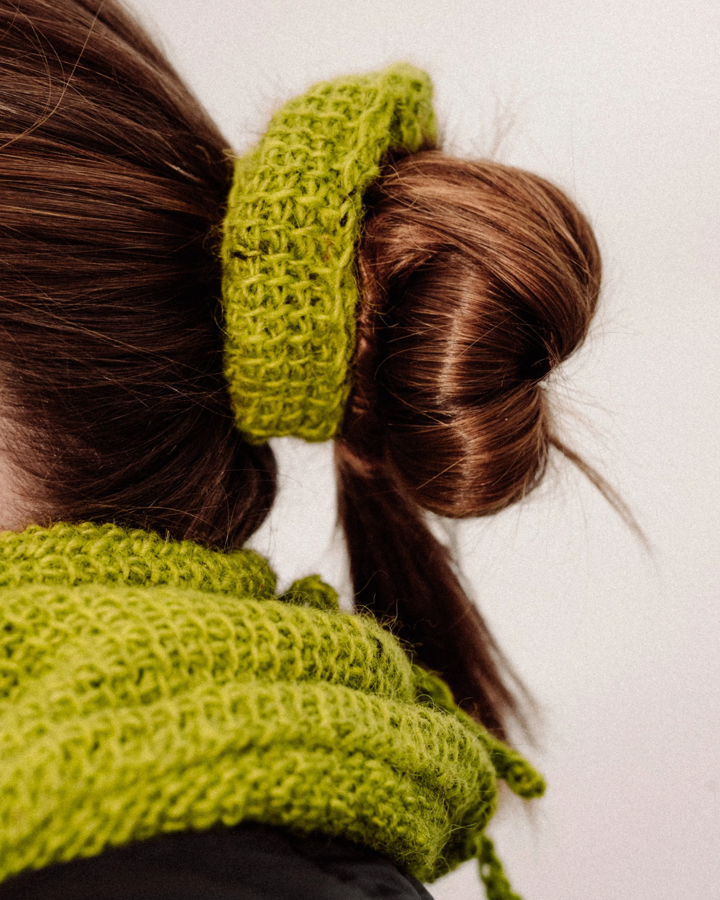 Milla Scrunchie: soft on your hair and made to stay put, an easy finishing touch to any outfit or adventure.