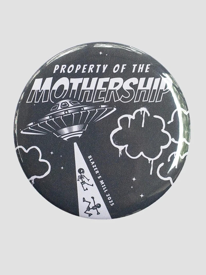 Pin on the nostalgia. A 90s-inspired alien button for your backpack, jacket, or tote.