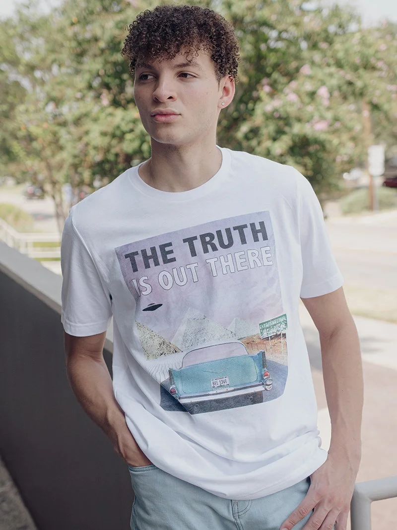 Relive the nostalgia of the X-Files and the 90s in this screen printed t-shirt.