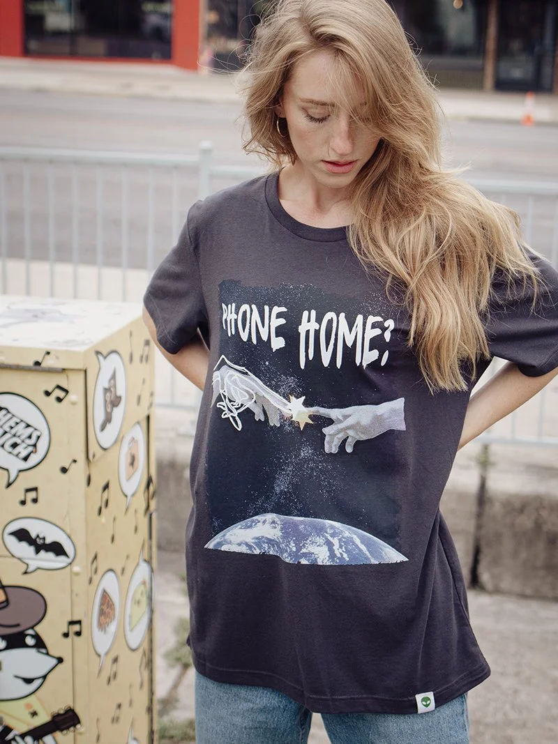 Channel your inner child with this ET inspired short sleeve tee.