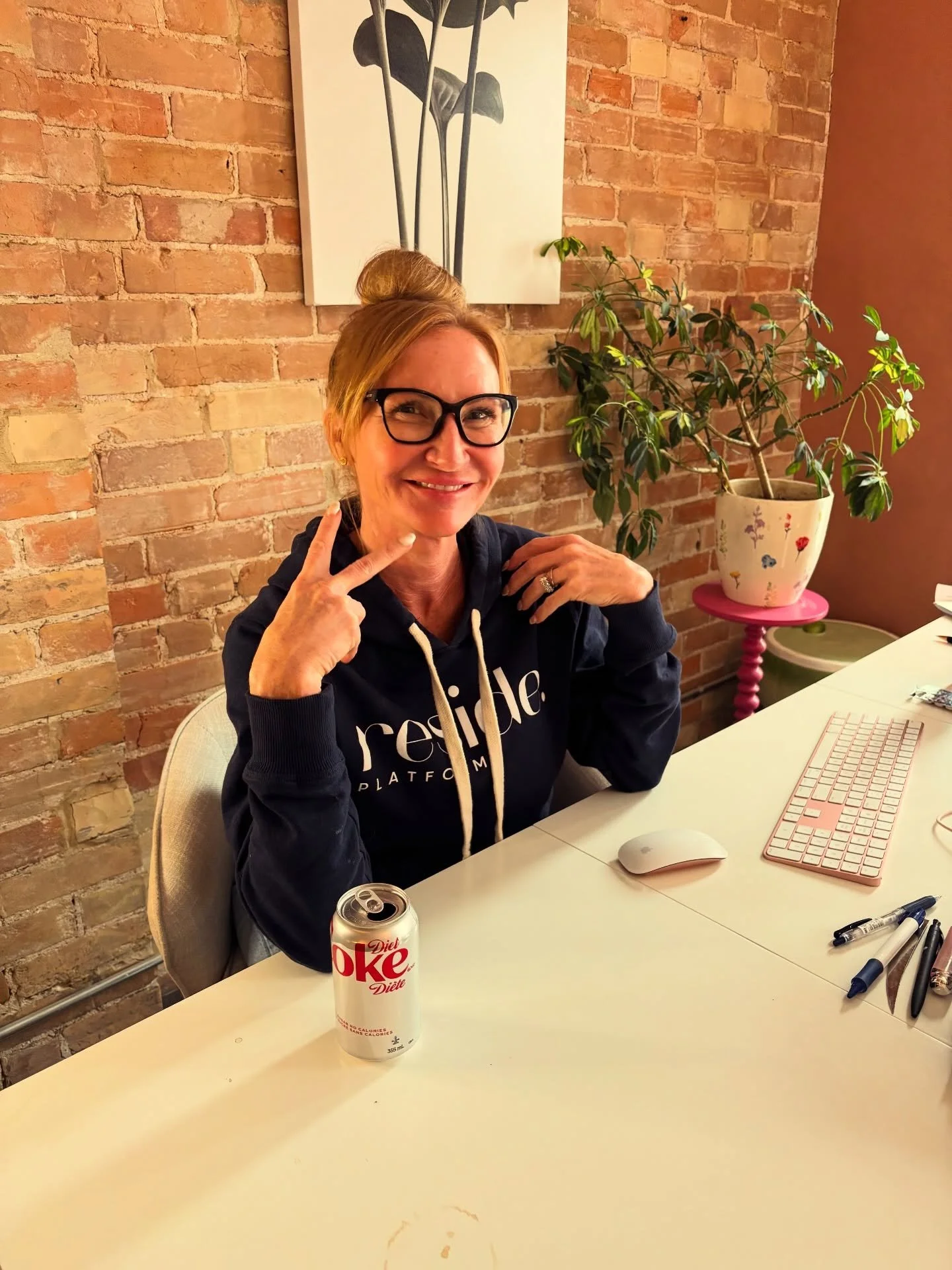 Let&rsquo;s talk about Marketing&hellip;

We see it over and over again&hellip; companies offering marketing done for you 😳

But what does that look like? 

Is it really just a canva password with built in templates?

Is it marketing done covered in