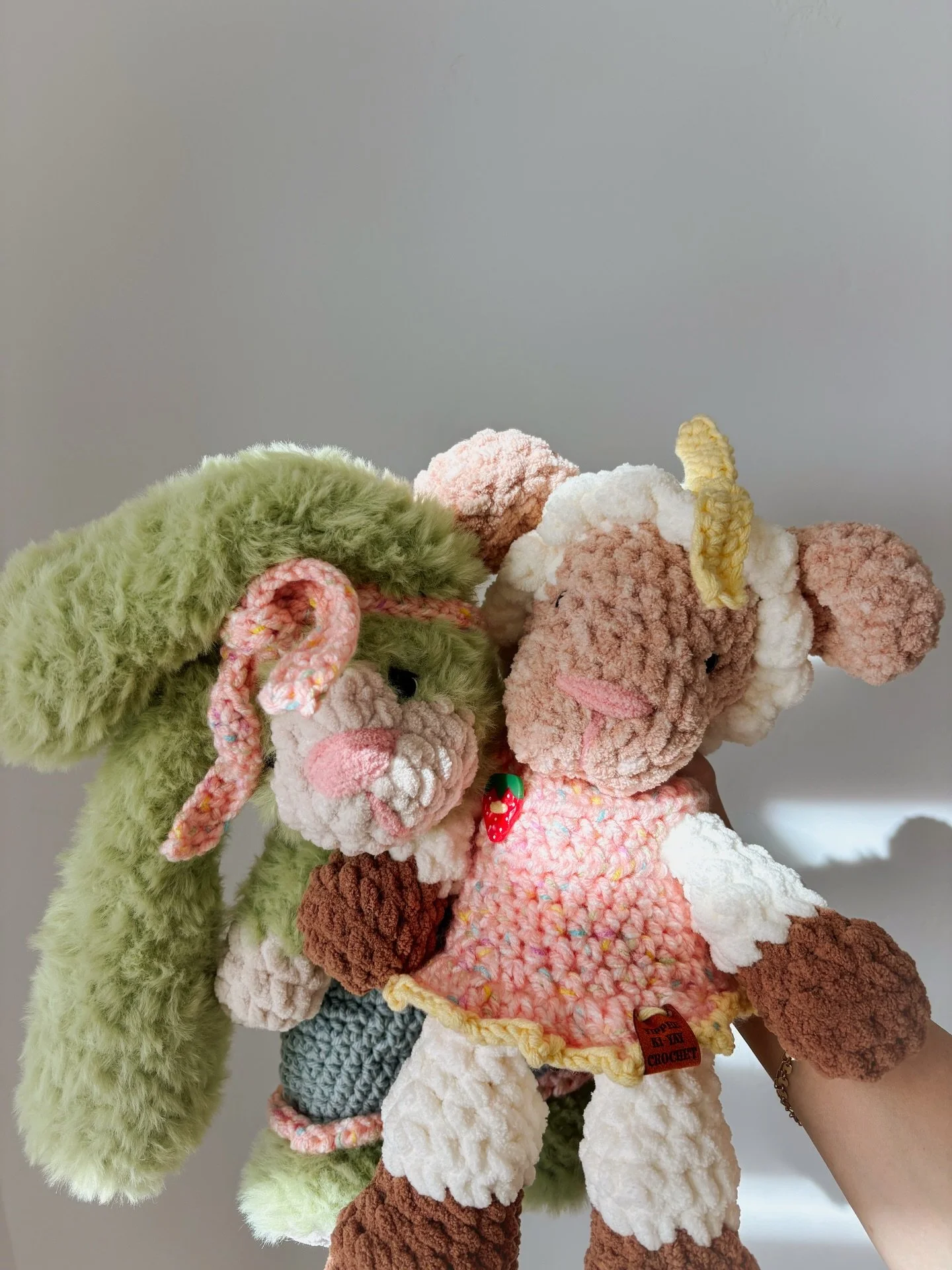 Meadow &amp; Button are ready for you!🌷head over to @daisymaycrochets page and checkout these adorable new crochet patterns. She&rsquo;s also got a fun little surprise 🥕🤭

It&rsquo;s been a joy to test this pattern with so many creative makers. I 