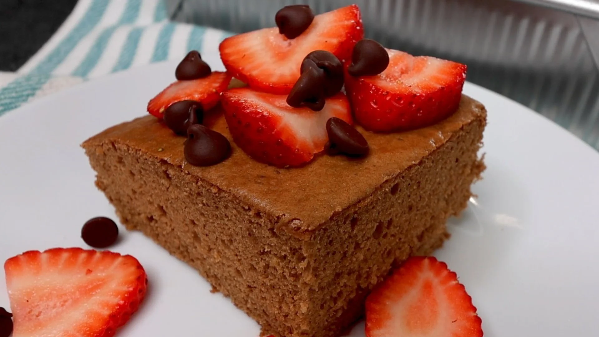 Turn Vanilla Box Cake Mix into Fudgy Chocolate Cake! 🍫🍰