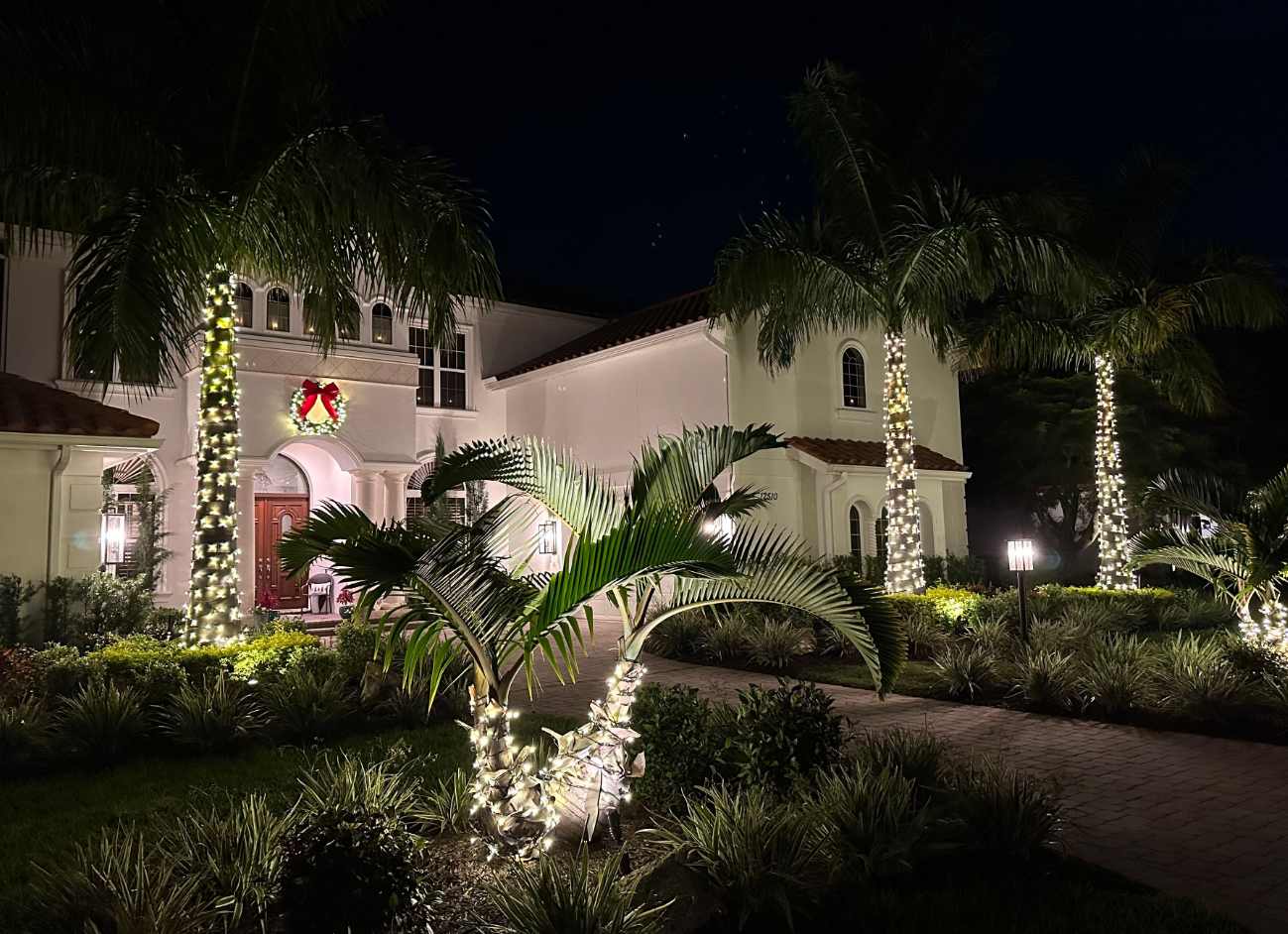 Sarasota Christmas Lighting - Sarasota Lighting experts - Restaurant Lighting, Airport lighting
