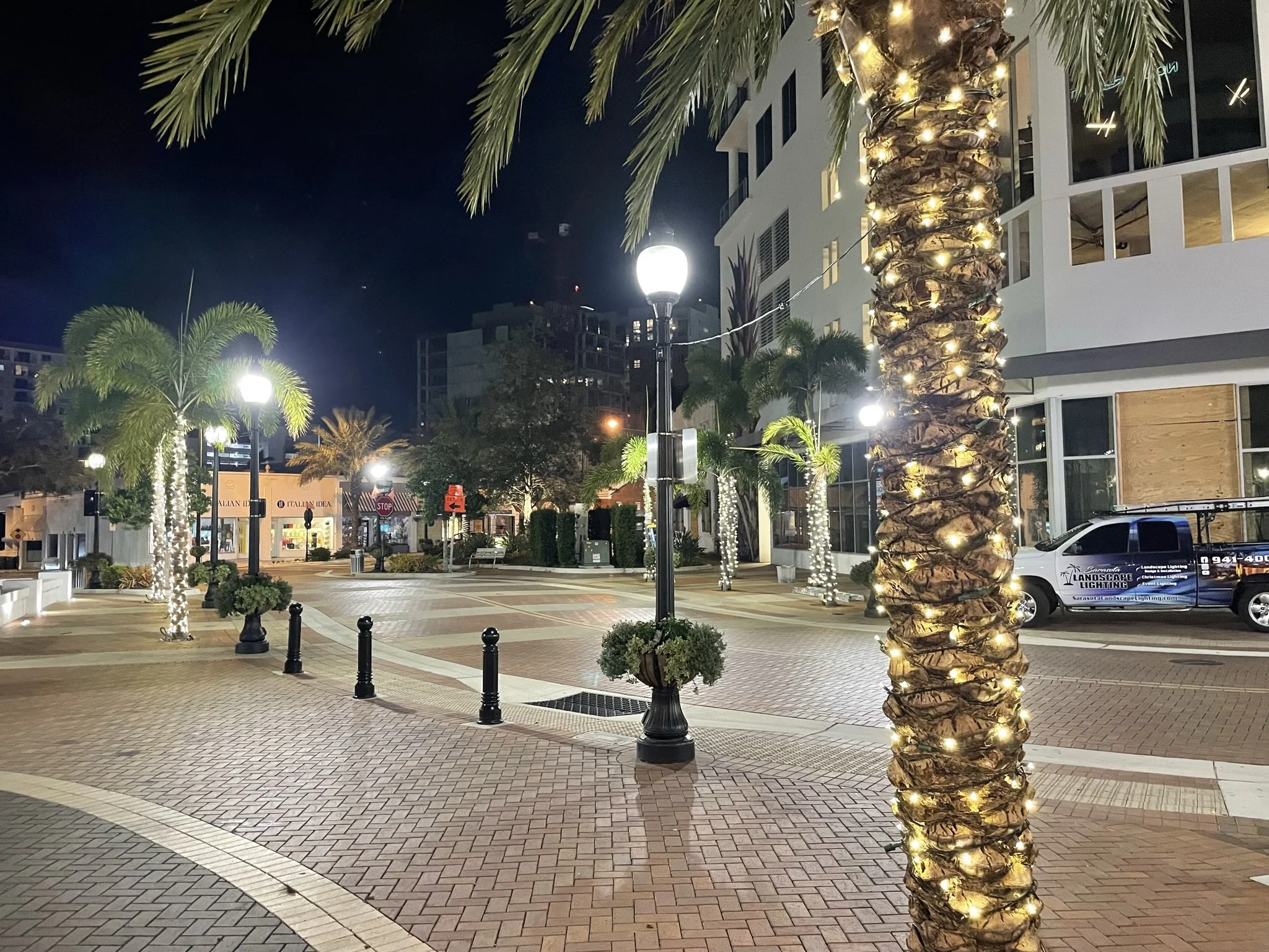 Sarasota Holiday Lighting - Lighting experts in Sarasota Florida  - Residential Lighting