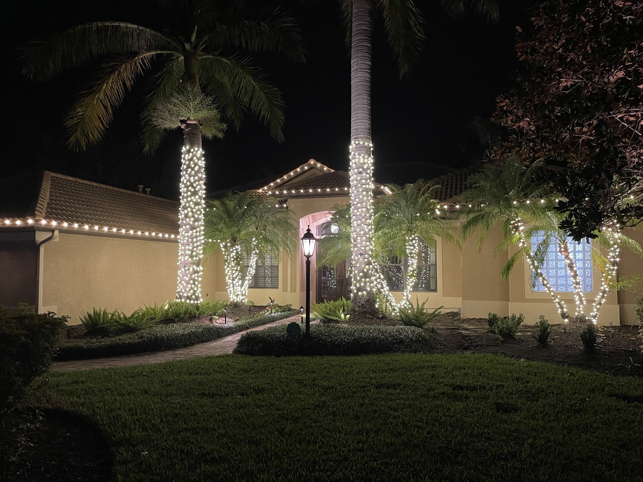 Sarasota Holiday Lighting - Lighting experts in Sarasota Florida  - Residential Lighting