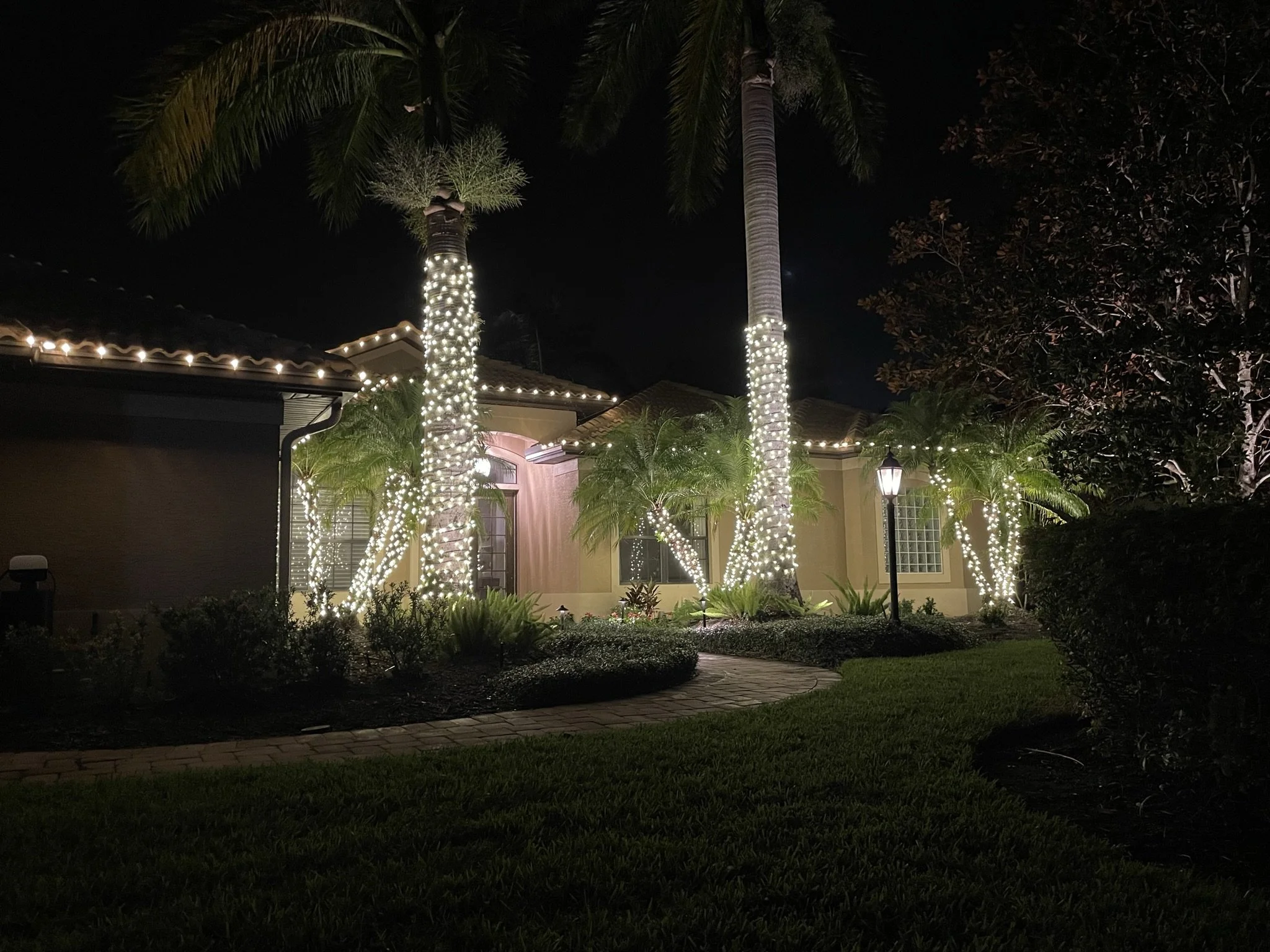 Sarasota Holiday Lighting - Lighting experts in Sarasota Florida  - Residential Lighting