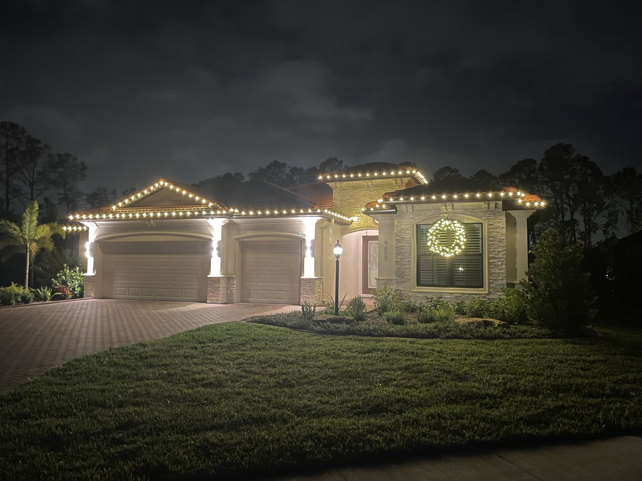 Sarasota Holiday Lighting - Lighting experts in Sarasota Florida  - Residential Lighting