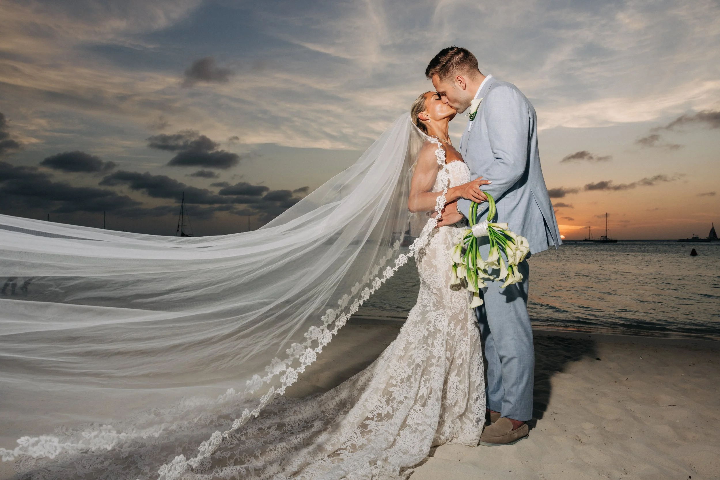 Vanessa &amp; Kevin’s Hyatt Regency Aruba Wedding: A Beautiful Palm Beach Celebration