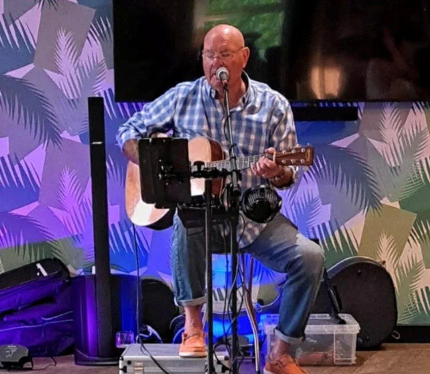 Live music with Dave Healy