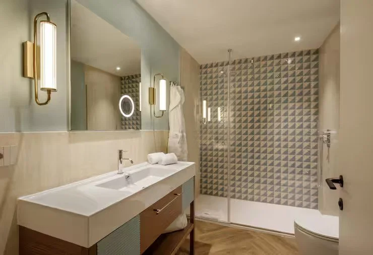 suite-bathroom.jpg